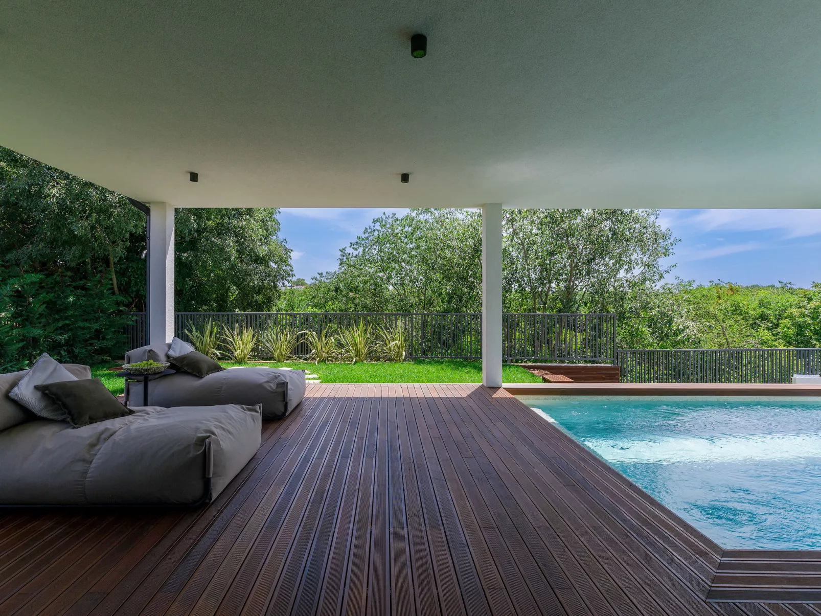 Villa Valle-Outside