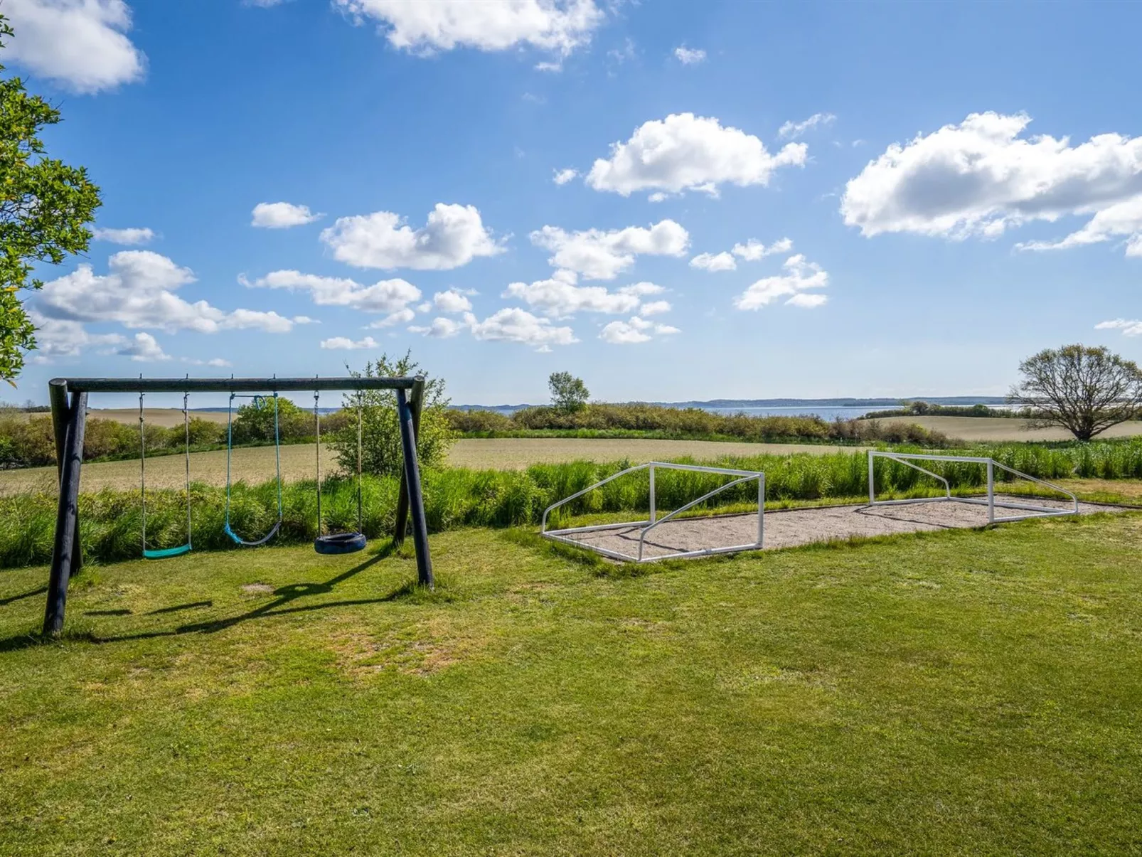 "Frellaf" - 250m from the sea-Outside