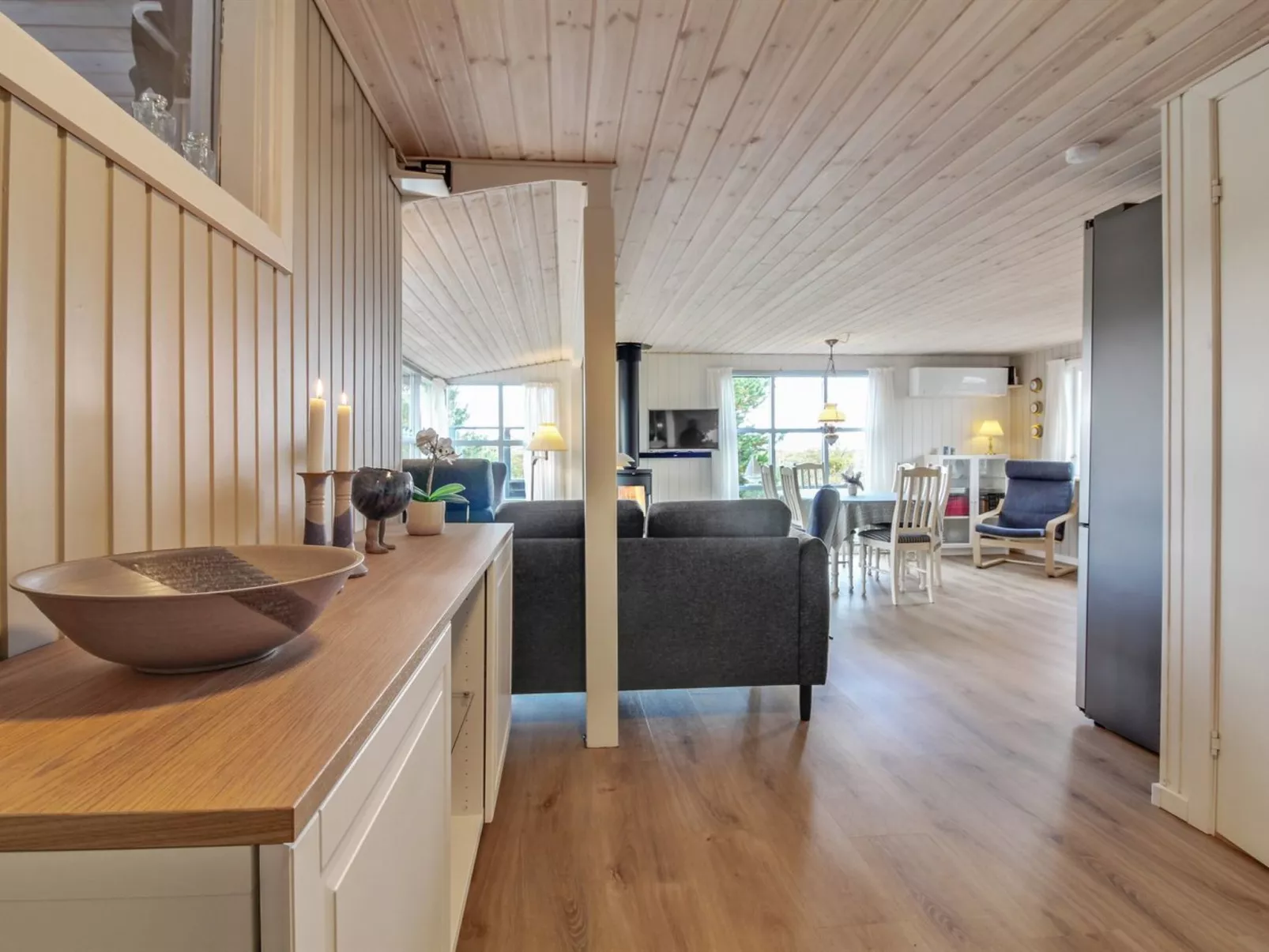 "Alice" - 1.3km from the sea-Inside