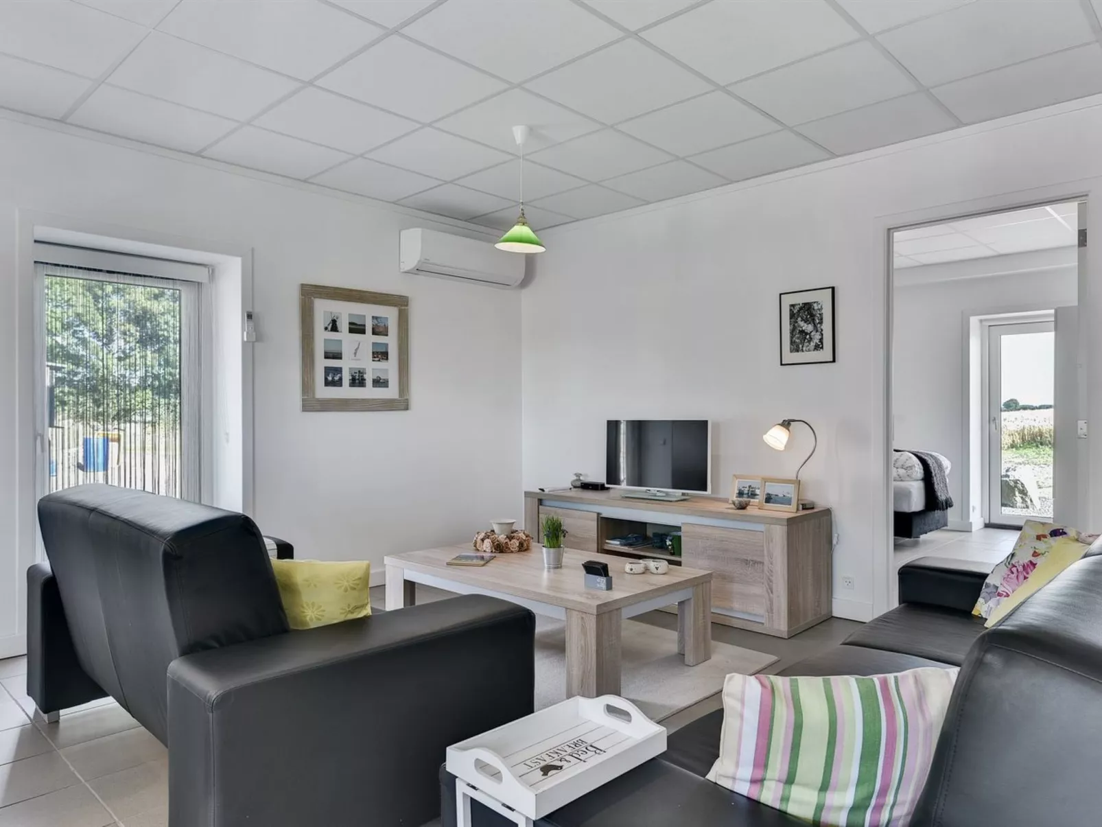 "Haralde" - 2.5km from the sea-Inside