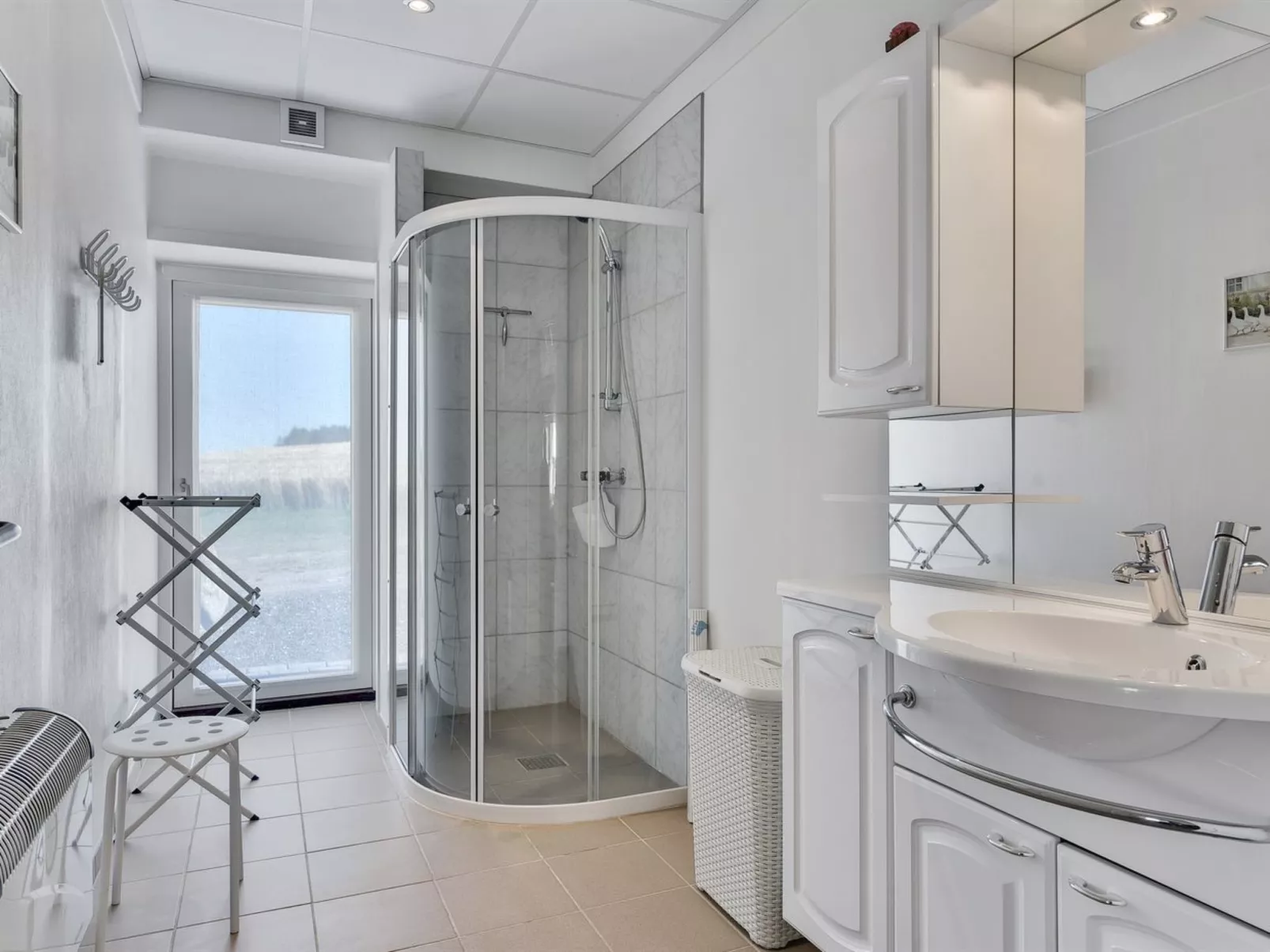 "Haralde" - 2.5km from the sea-Inside