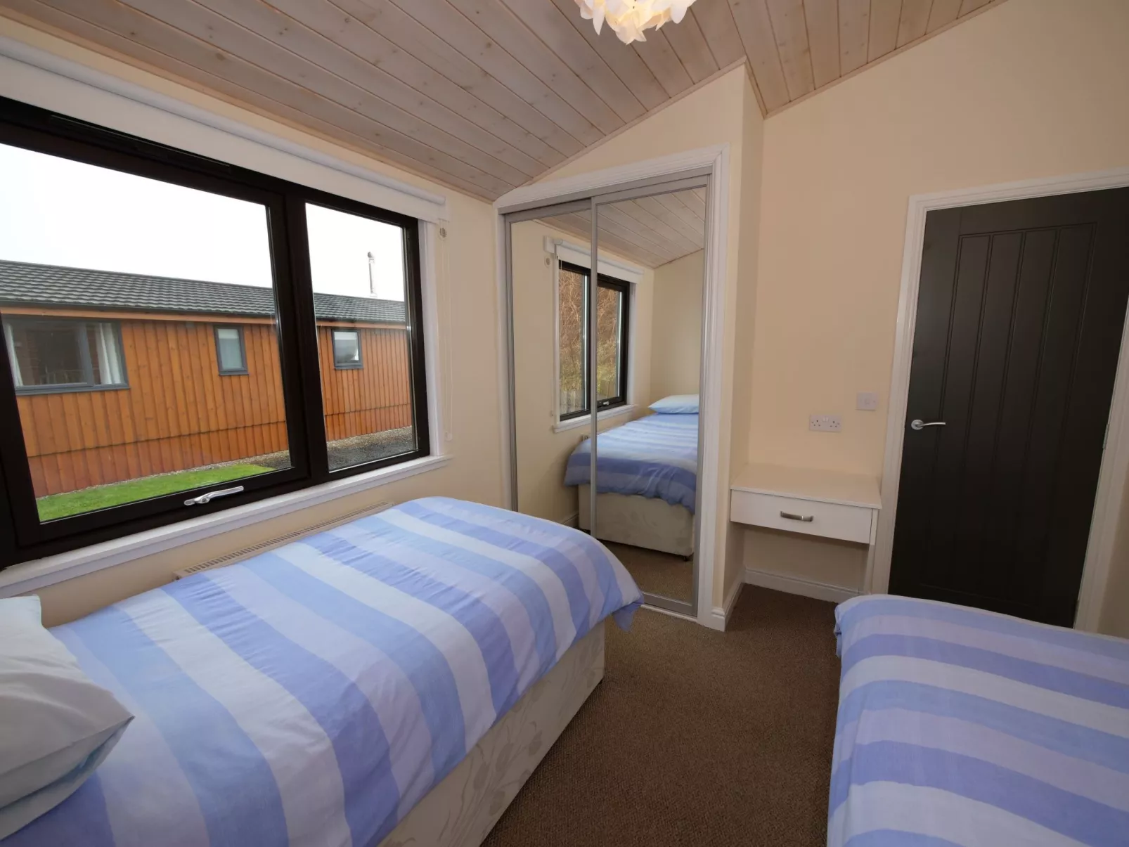 Loch Leven Lodge-Inside