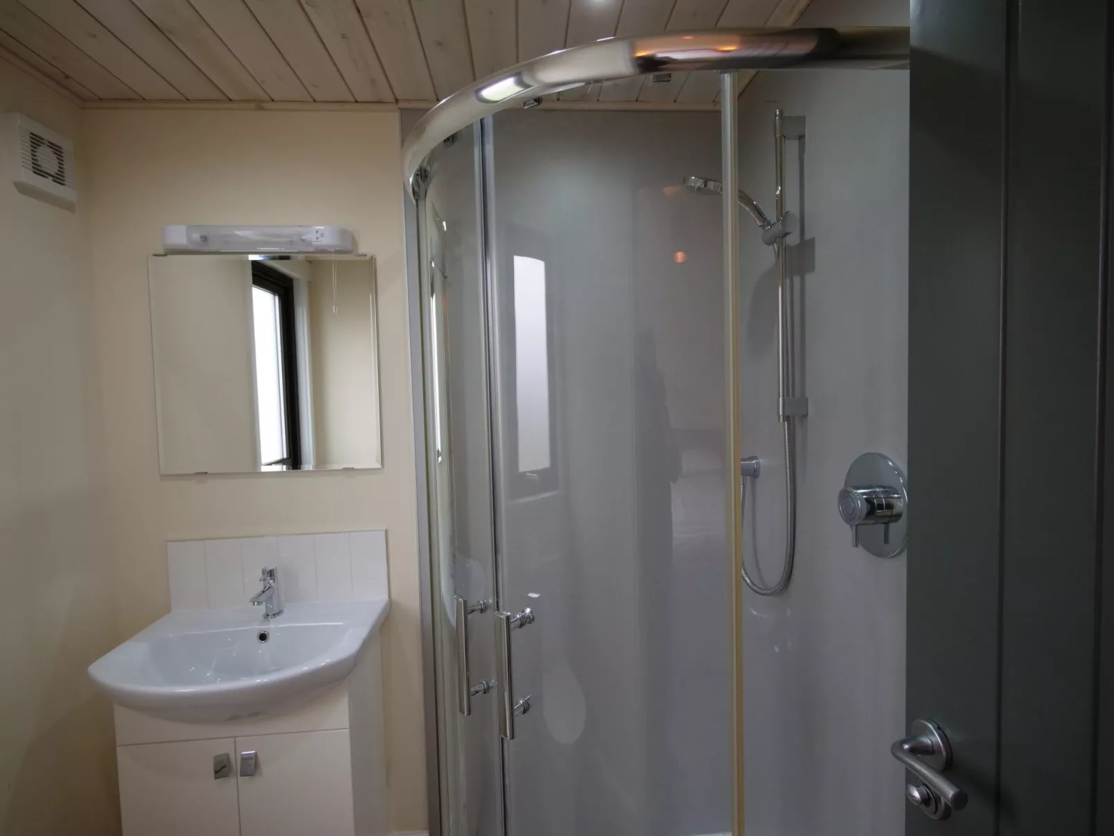 Loch Leven Lodge-Inside