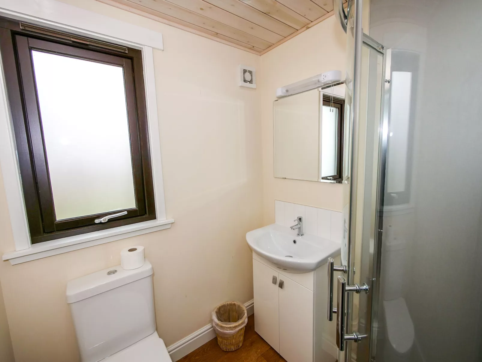 Loch Leven Lodge-Inside