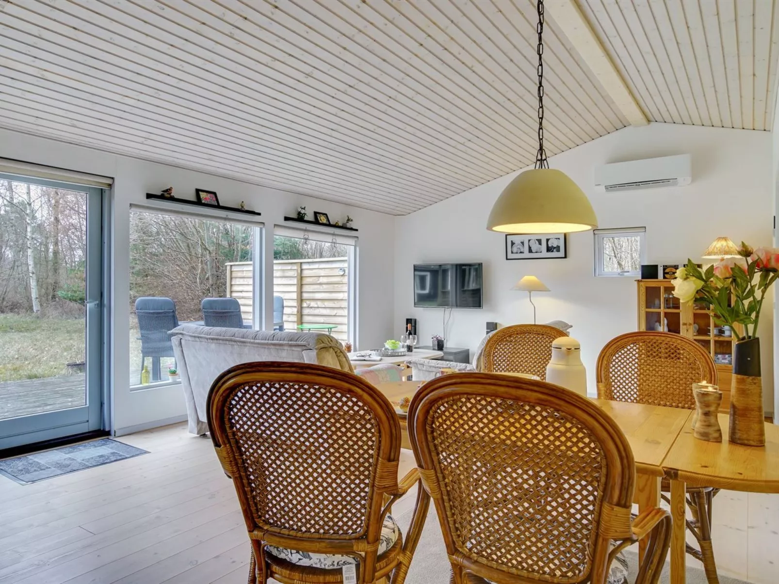"Taito" - 1.1km from the sea-Inside