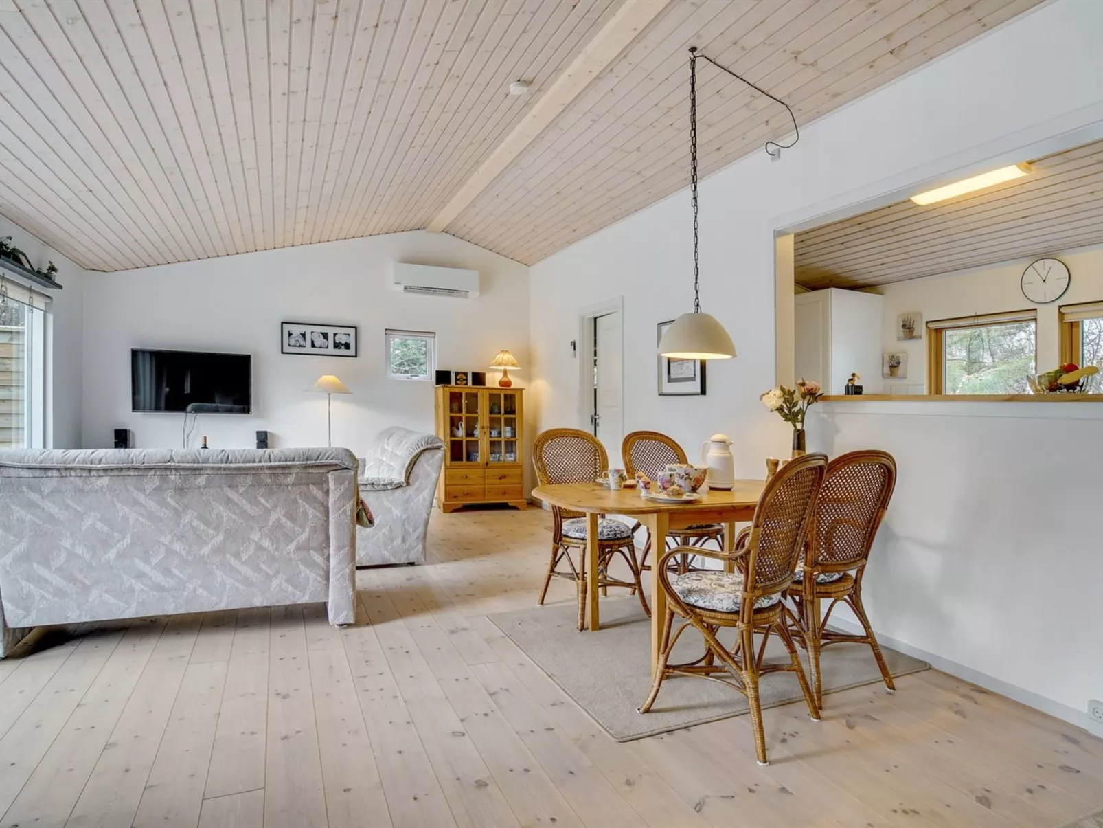 "Taito" - 1.1km from the sea-Inside