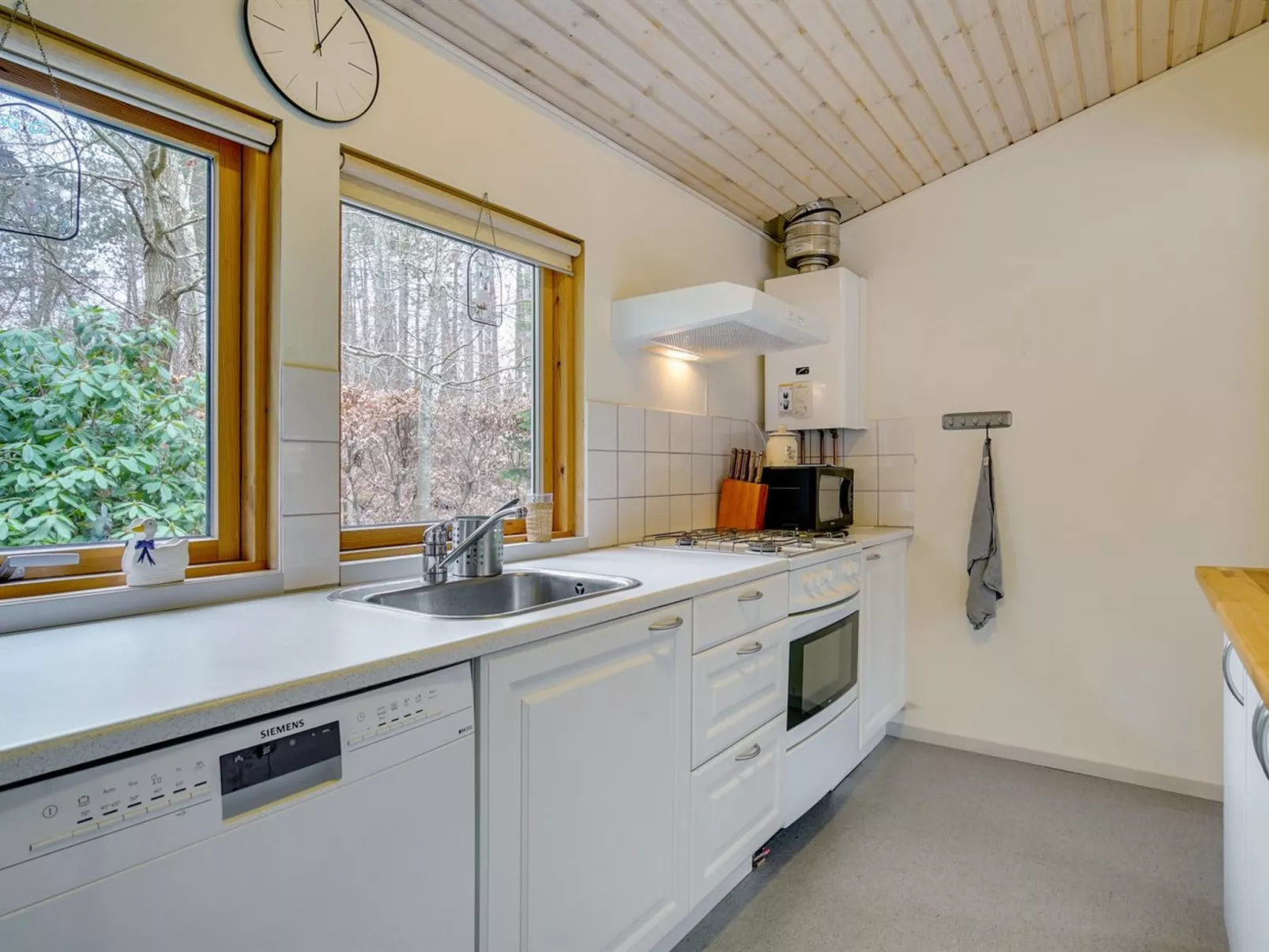 "Taito" - 1.1km from the sea-Inside