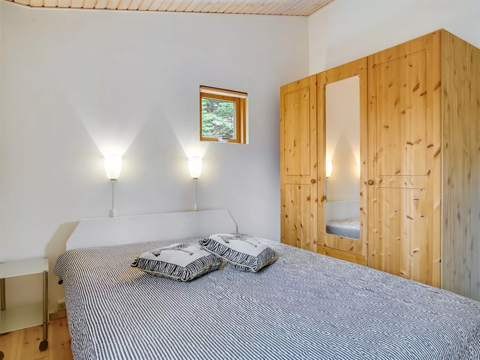 "Taito" - 1.1km from the sea-Inside