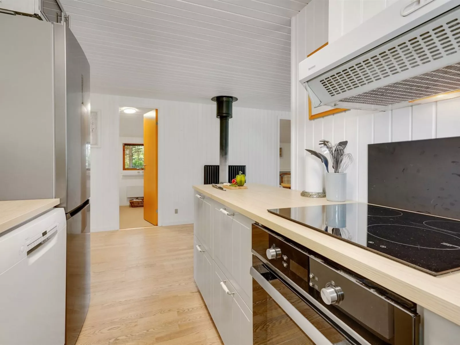 "Akseli" - 800m from the sea-Drinnen
