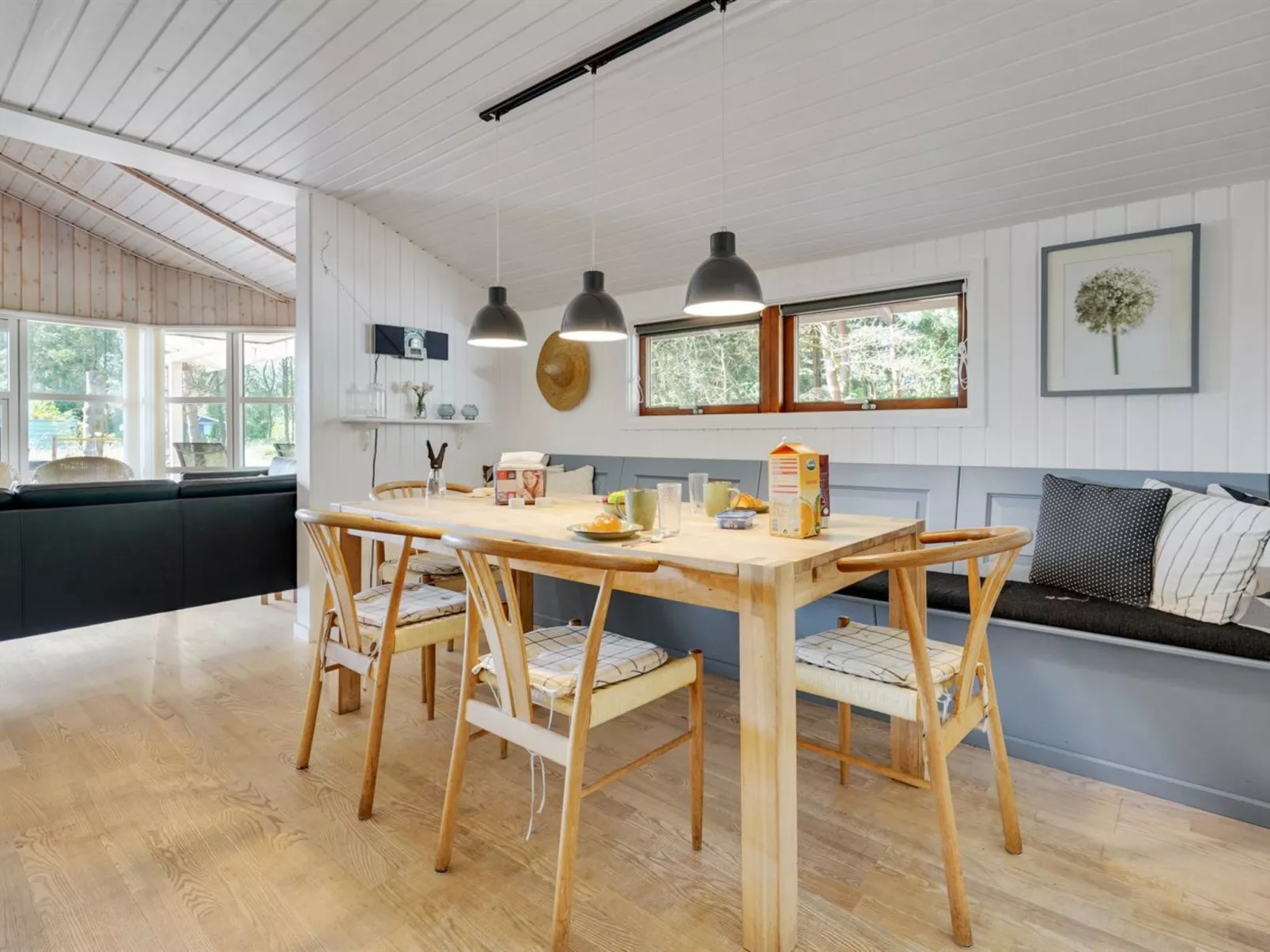 "Akseli" - 800m from the sea-Drinnen