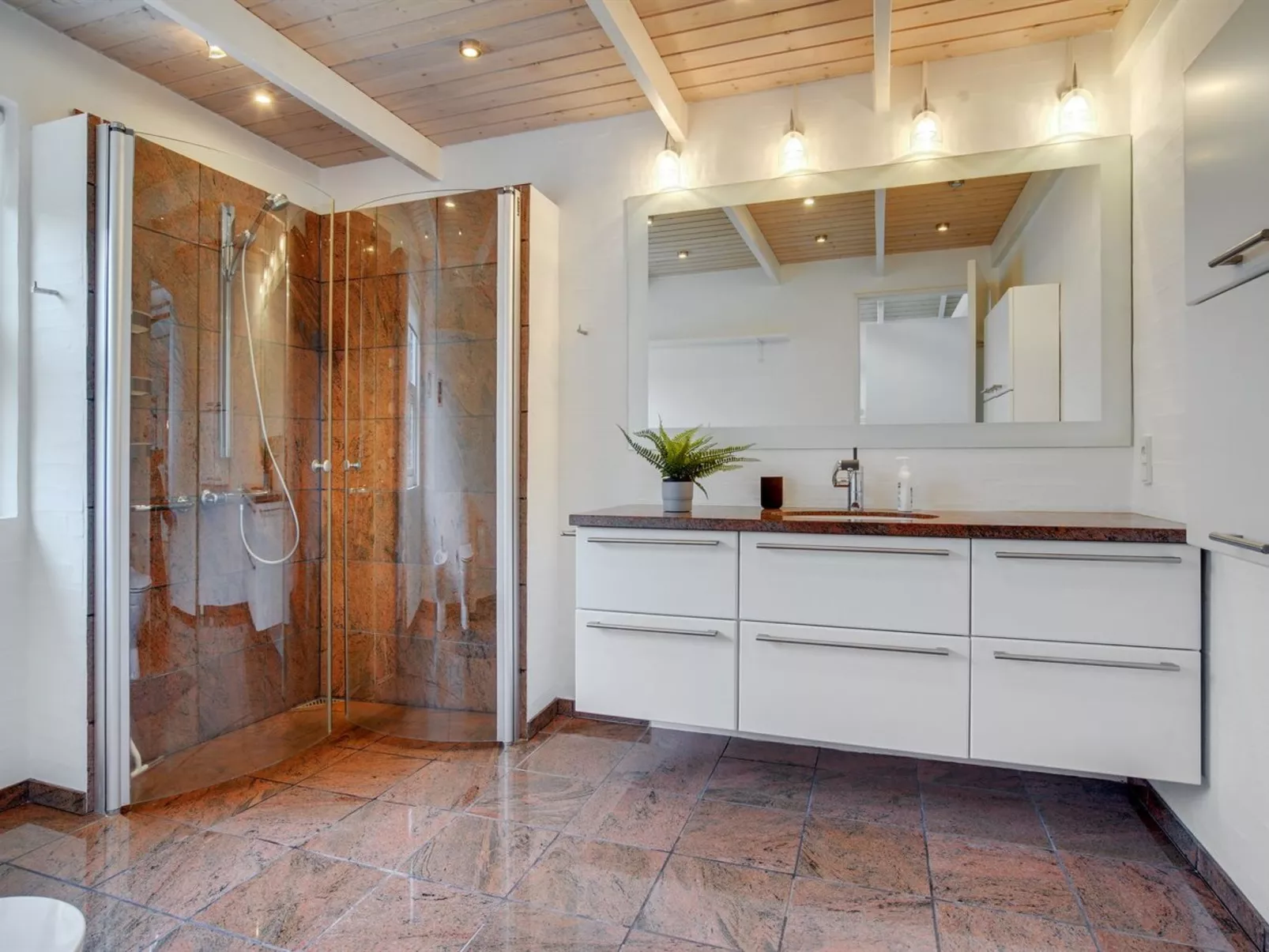 "Tinnie" - 2.9km from the sea-Drinnen