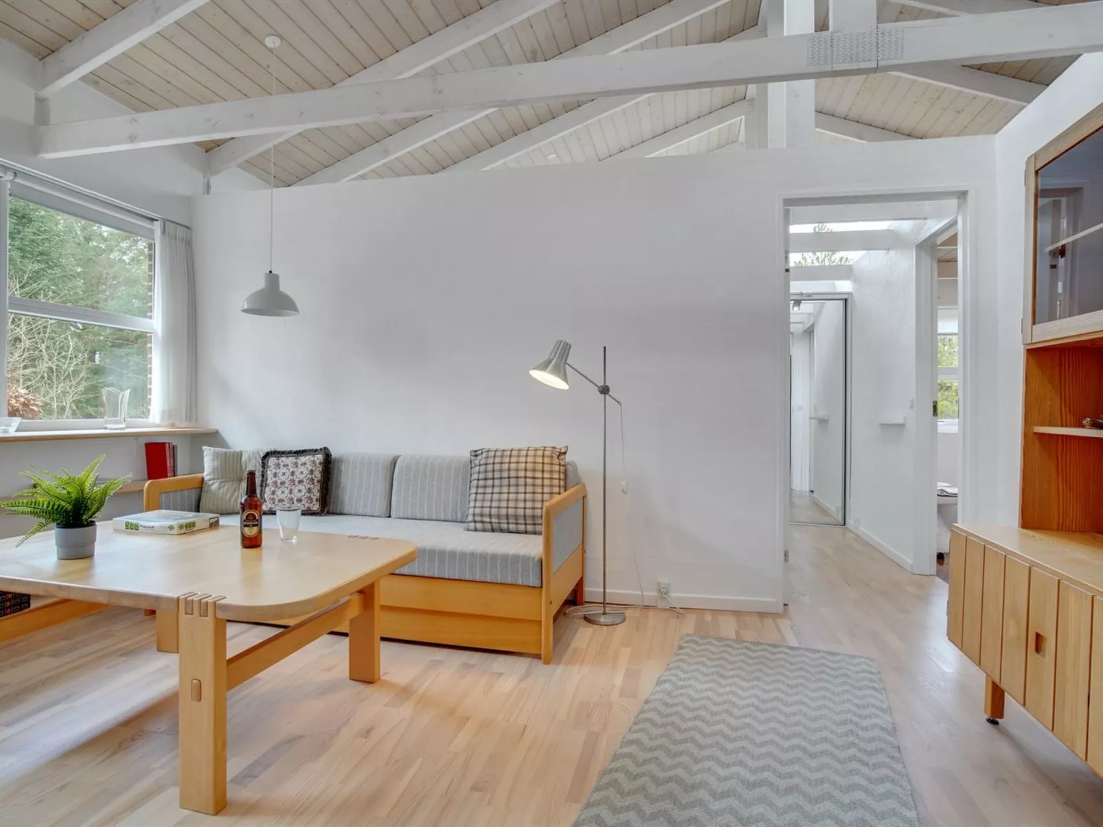 "Tinnie" - 2.9km from the sea-Drinnen