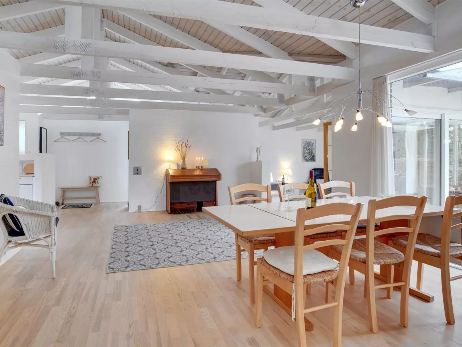 "Tinnie" - 2.9km from the sea-Drinnen