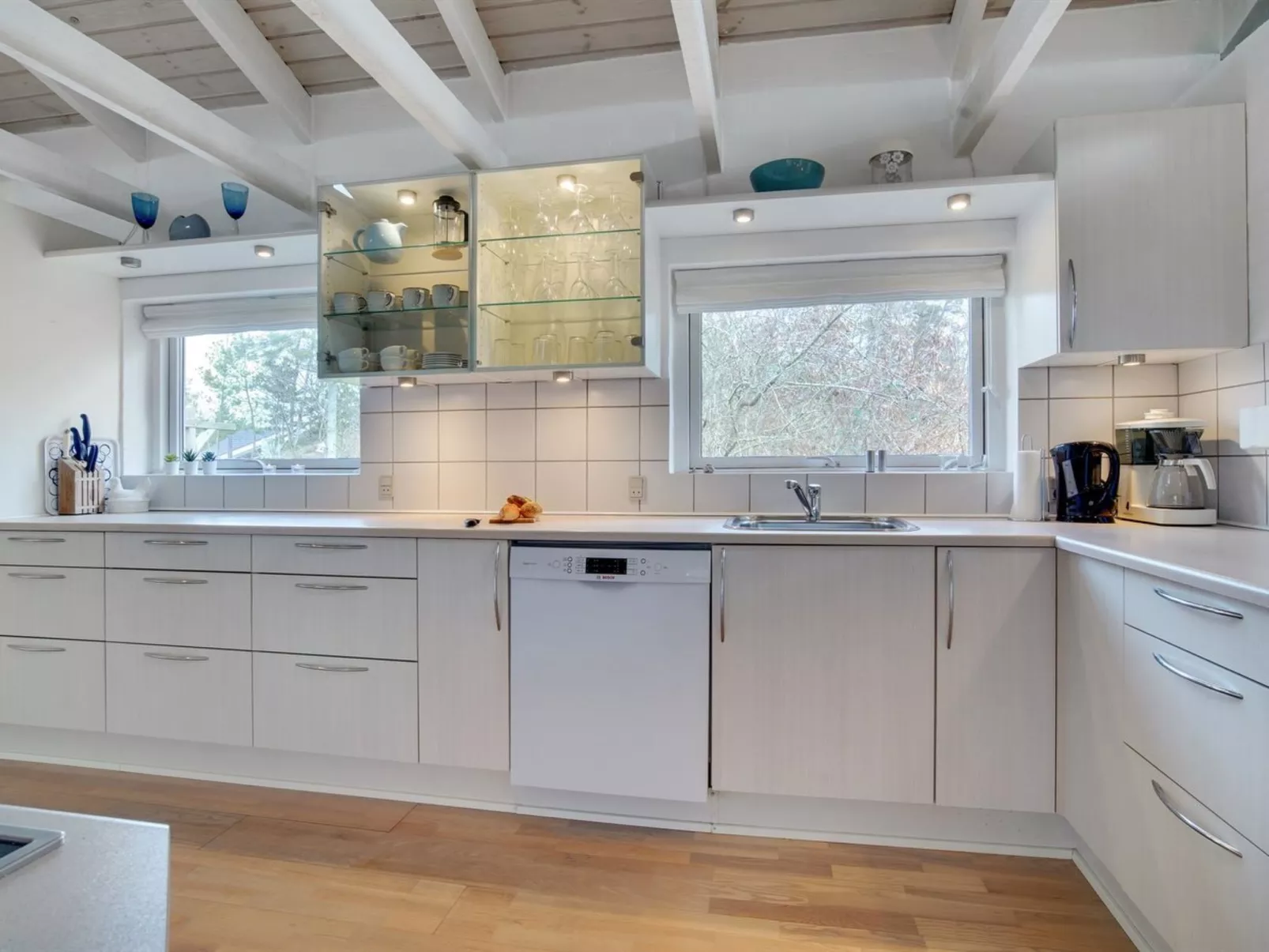 "Tinnie" - 2.9km from the sea-Drinnen