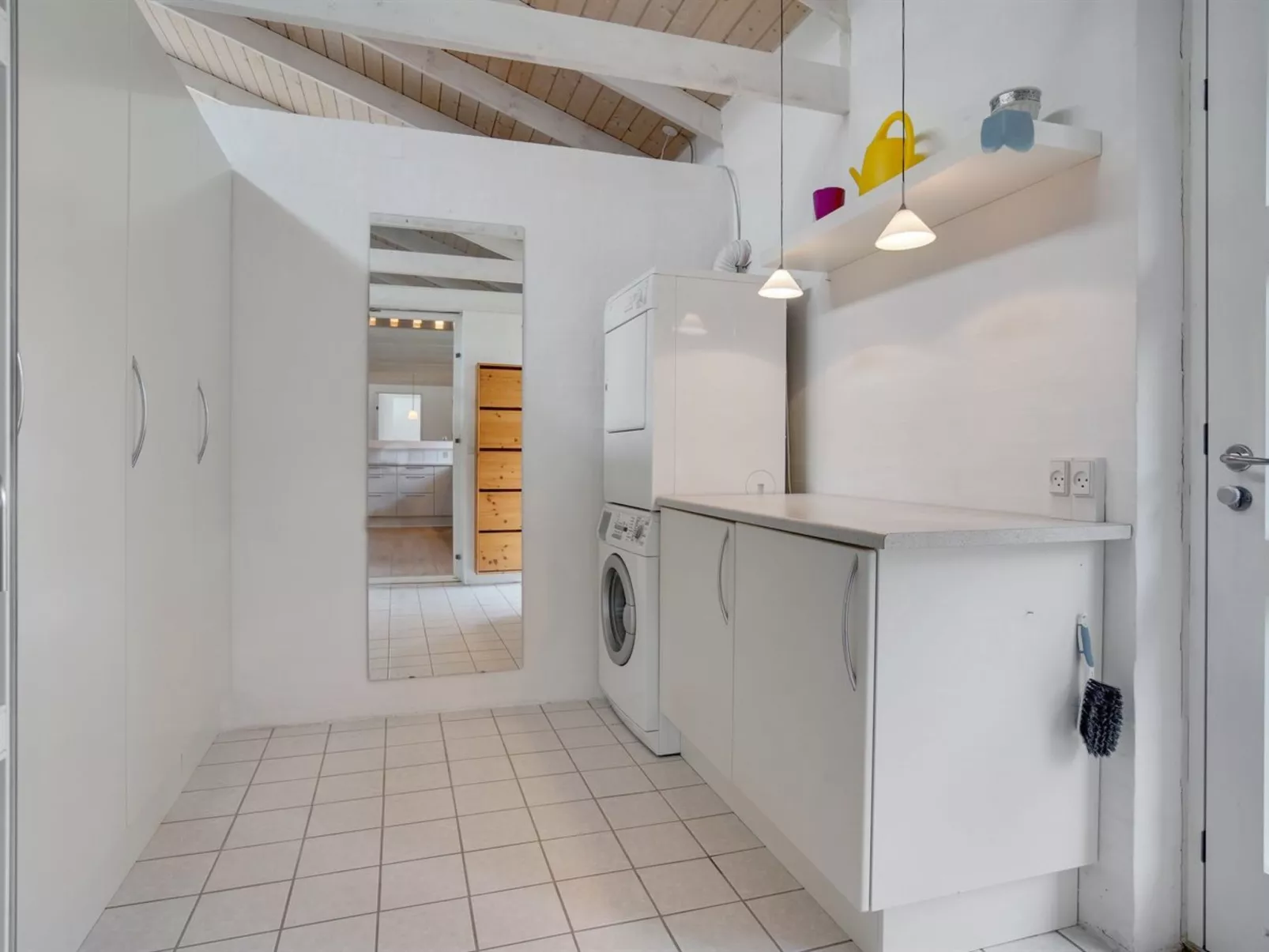 "Tinnie" - 2.9km from the sea-Drinnen