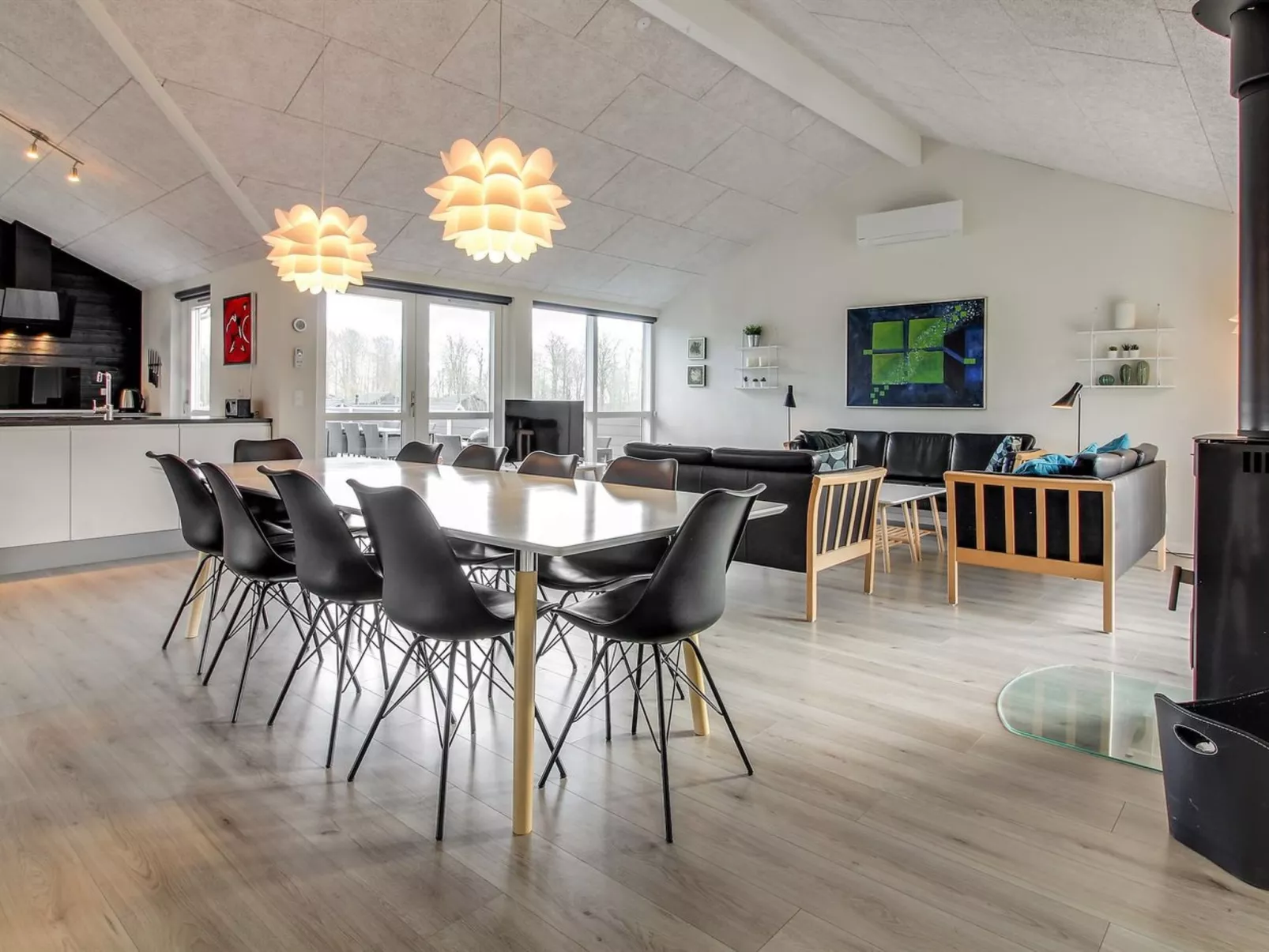 "Yakari" - 300m from the sea-Inside