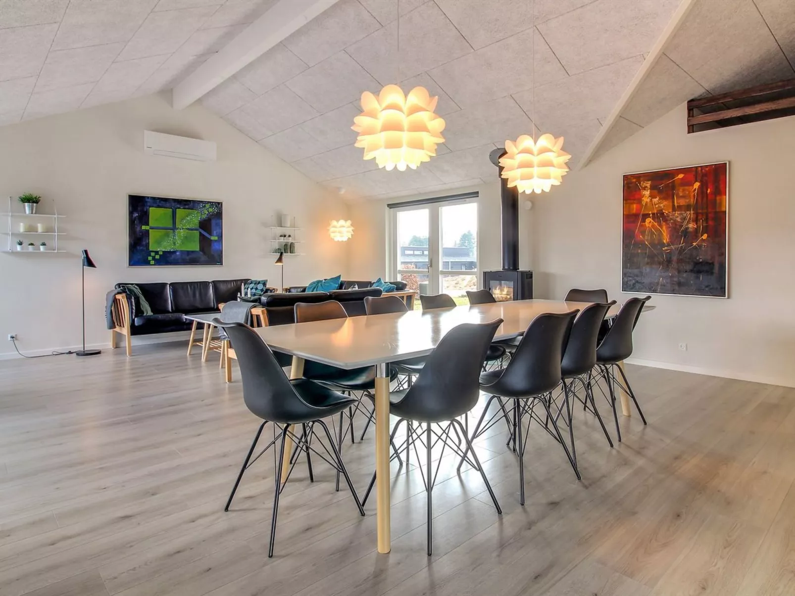 "Yakari" - 300m from the sea-Inside