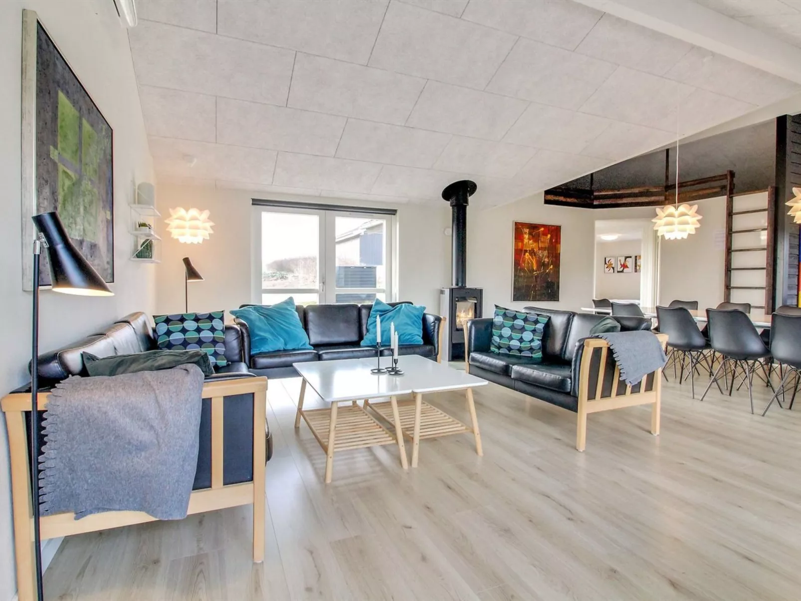 "Yakari" - 300m from the sea-Inside