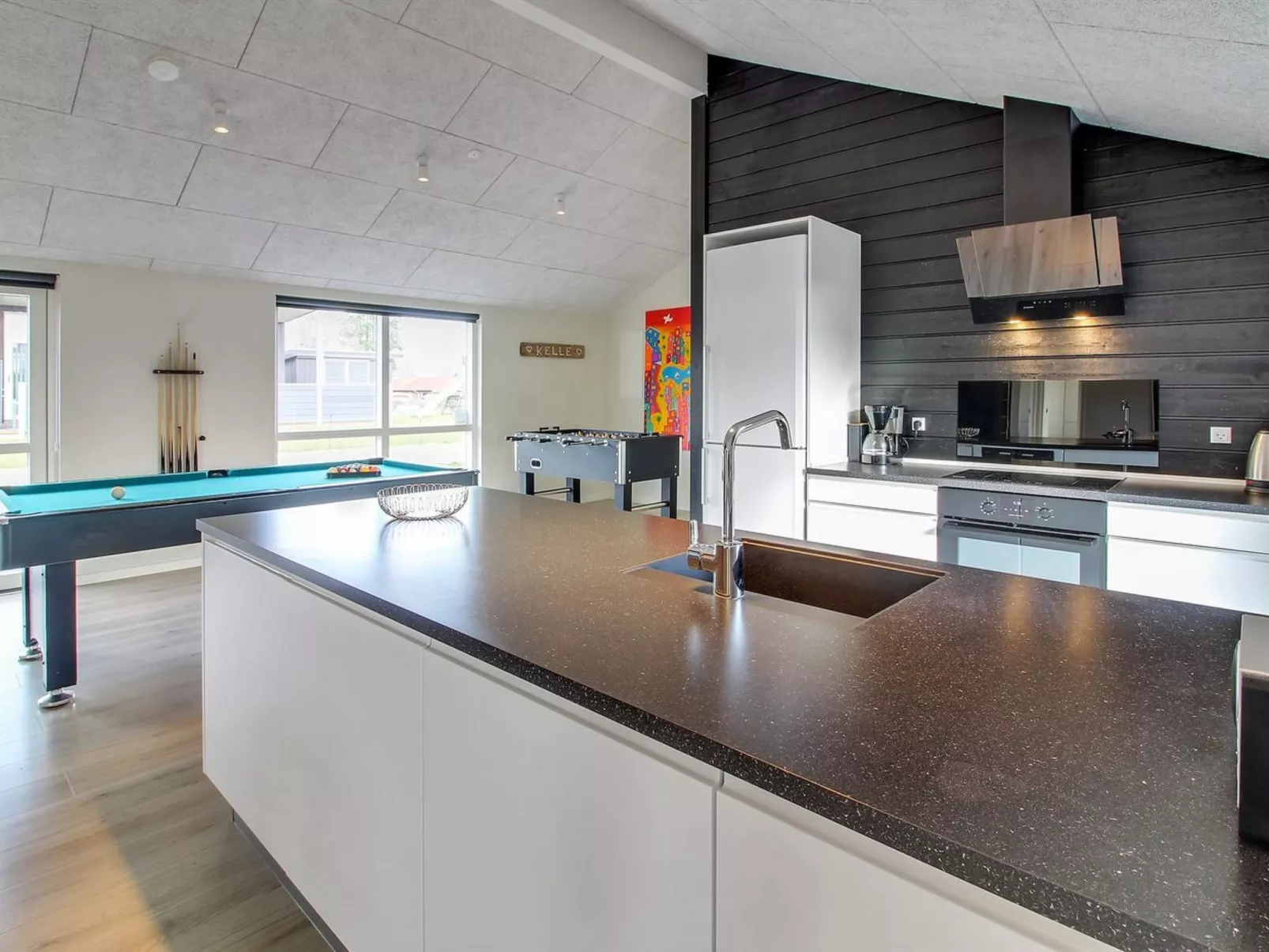 "Yakari" - 300m from the sea-Inside