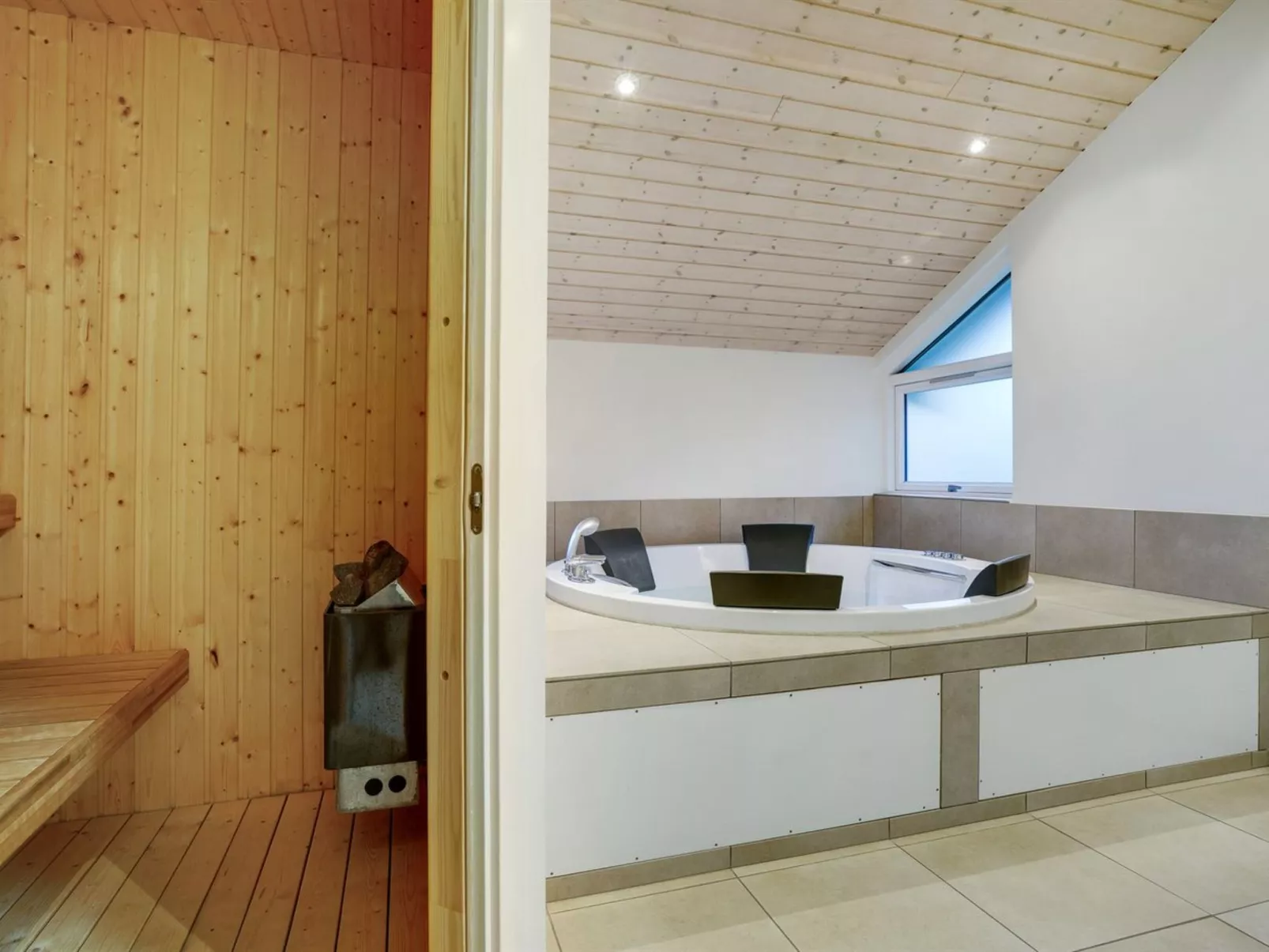 "Ricus" - 1.8km from the sea-Inside