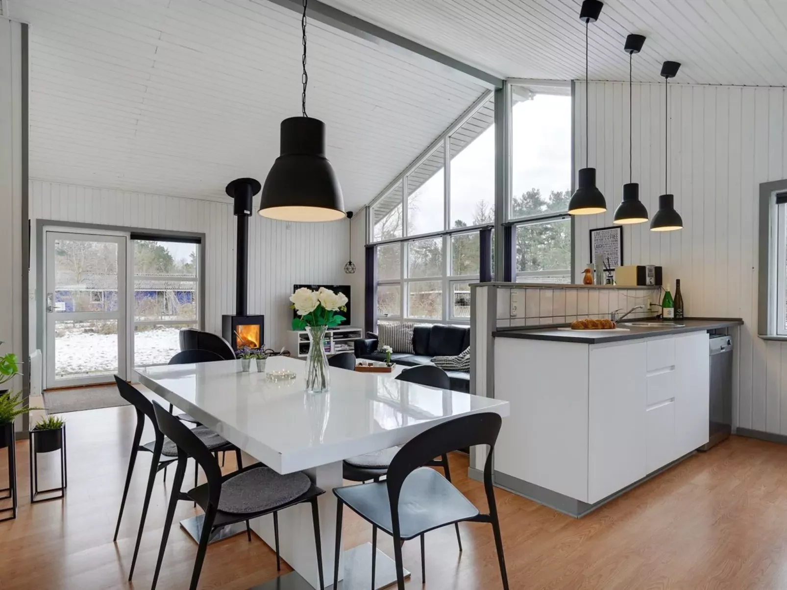"Aiden" - 300m from the sea-Drinnen