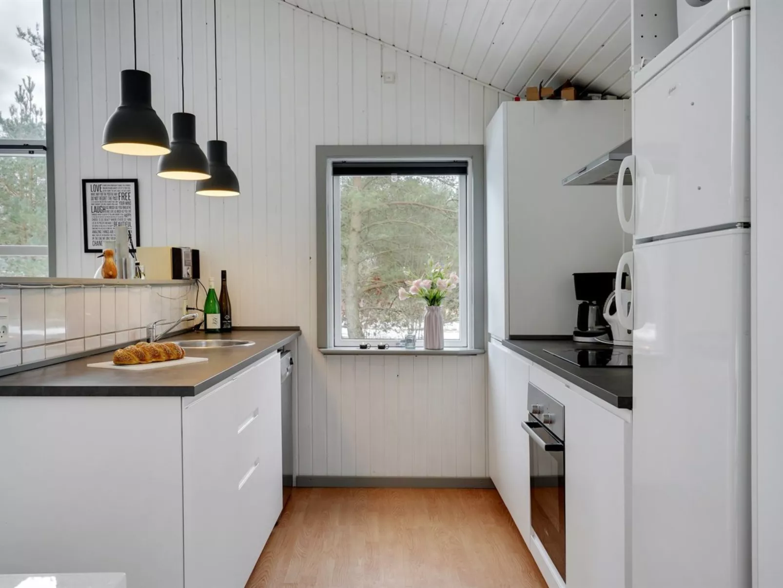 "Aiden" - 300m from the sea-Drinnen