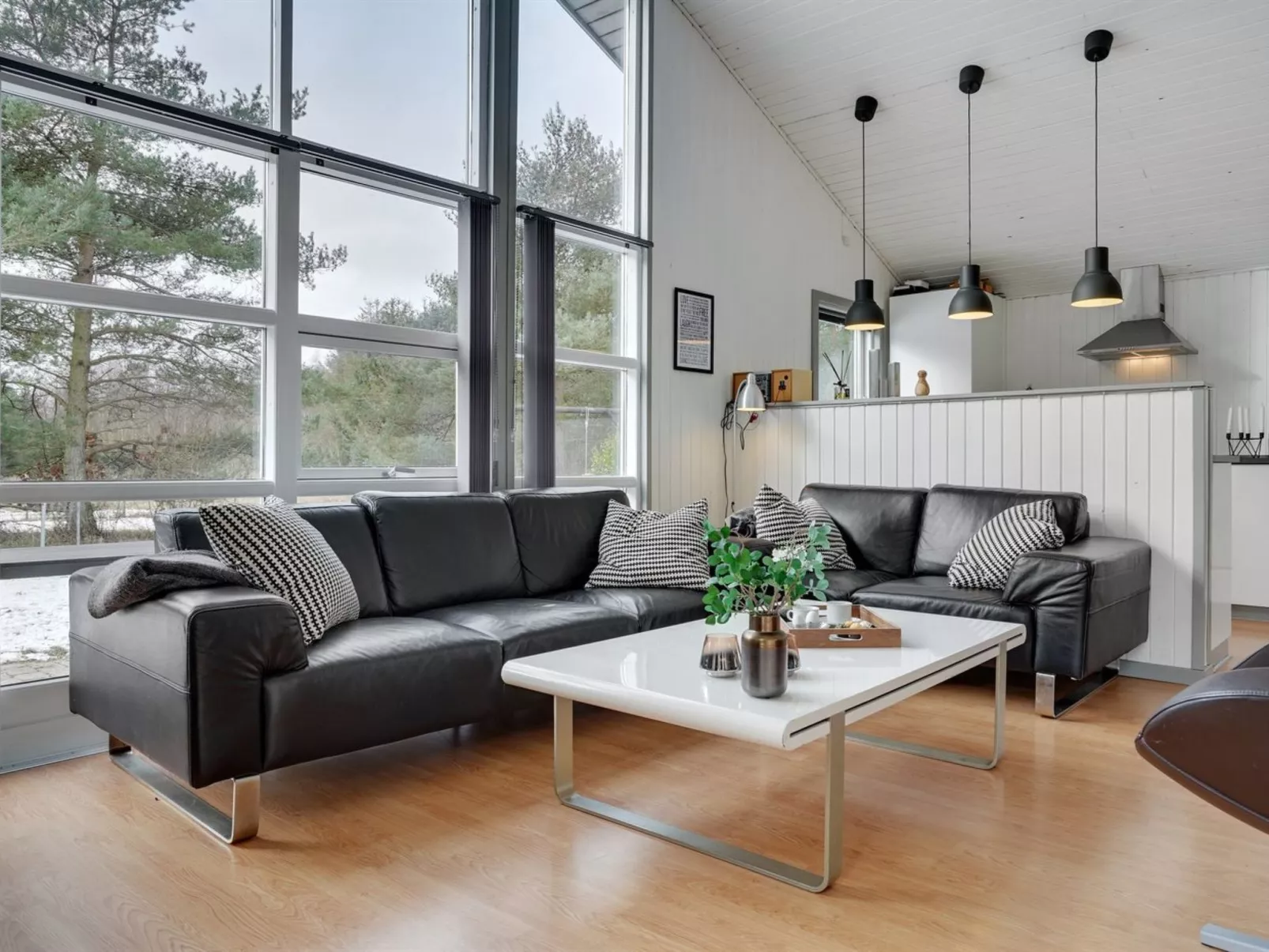 "Aiden" - 300m from the sea-Drinnen