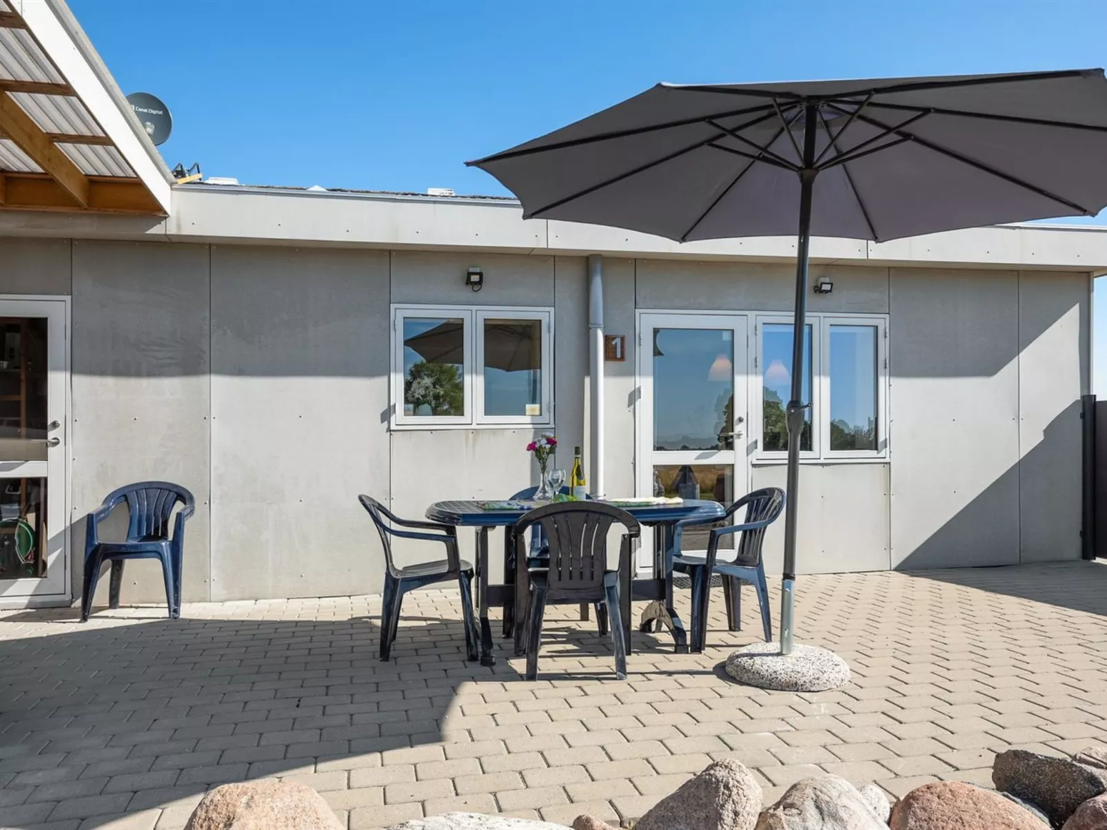 "Henne" - 2.5km from the sea-Outside