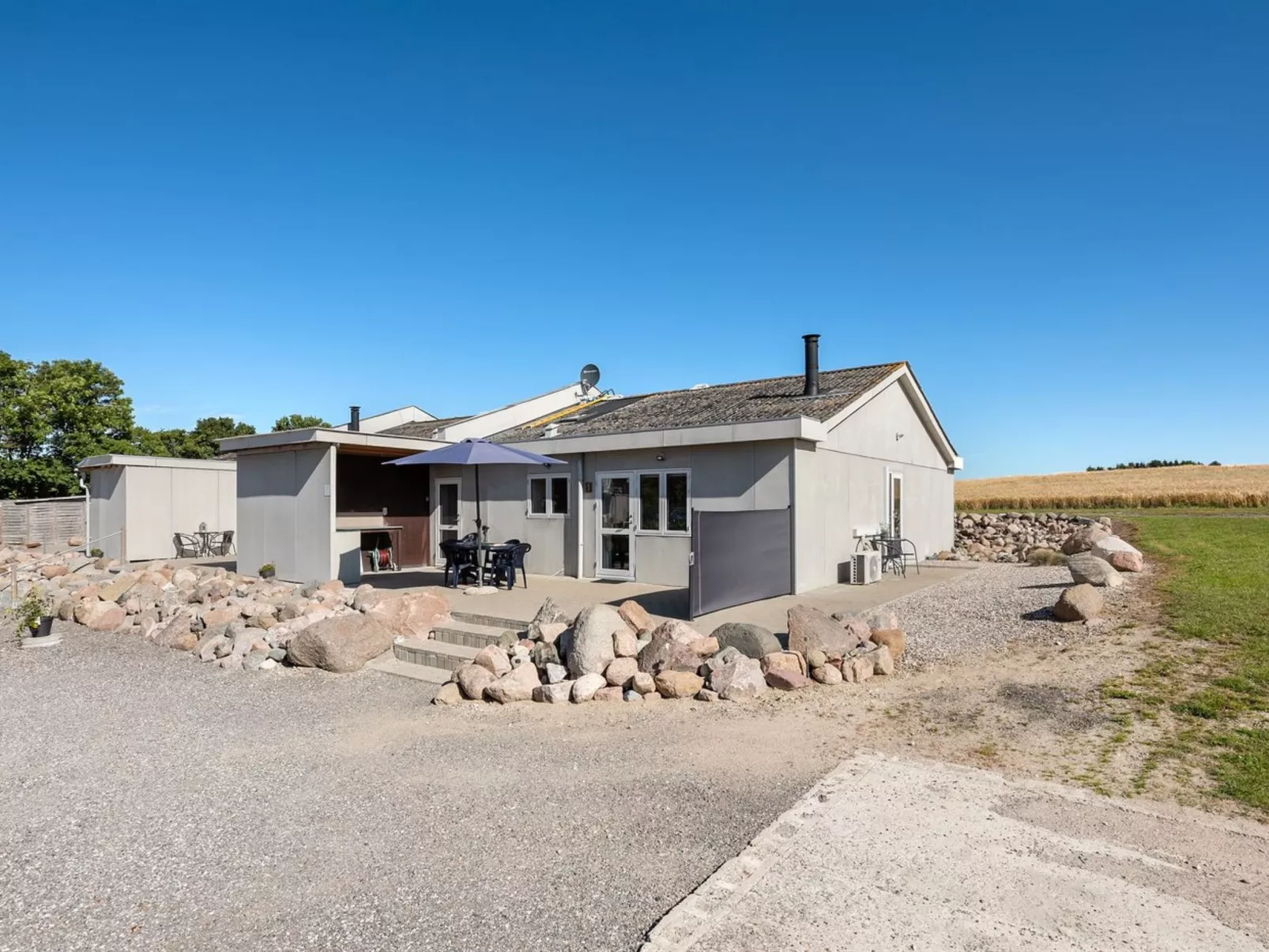 "Henne" - 2.5km from the sea-Outside