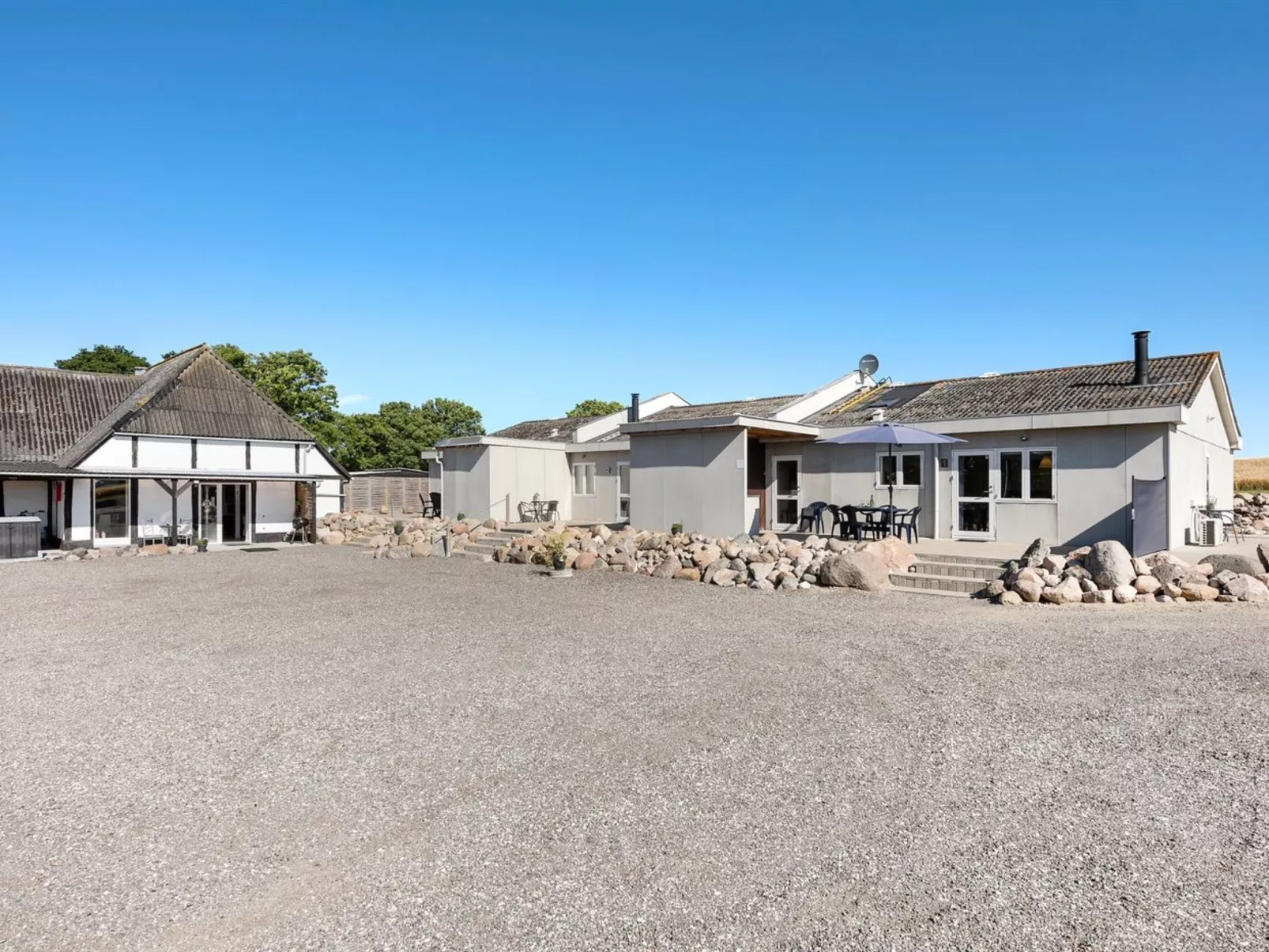 "Henne" - 2.5km from the sea-Outside