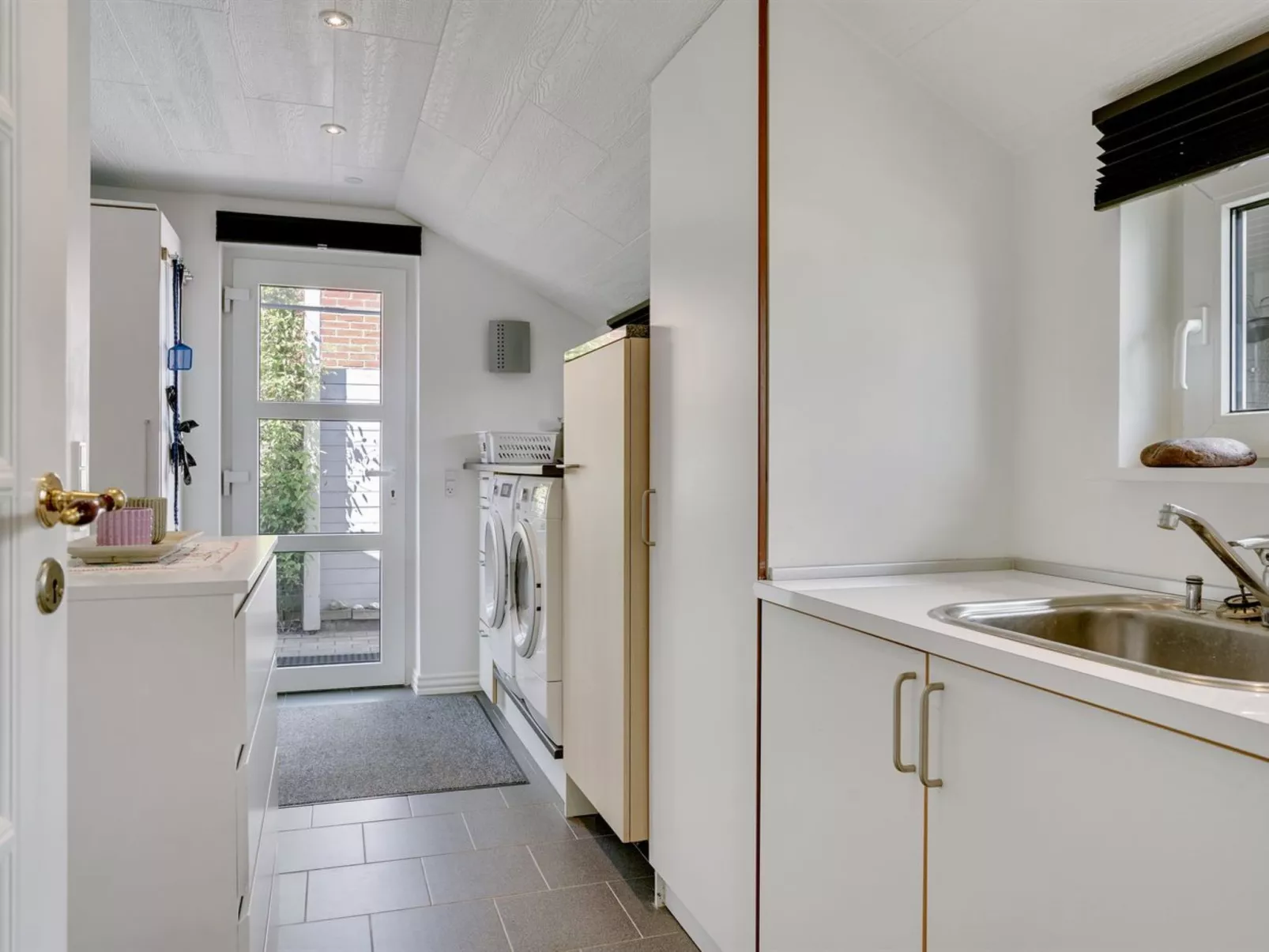 "Asfrith" - 400m from the sea-Inside