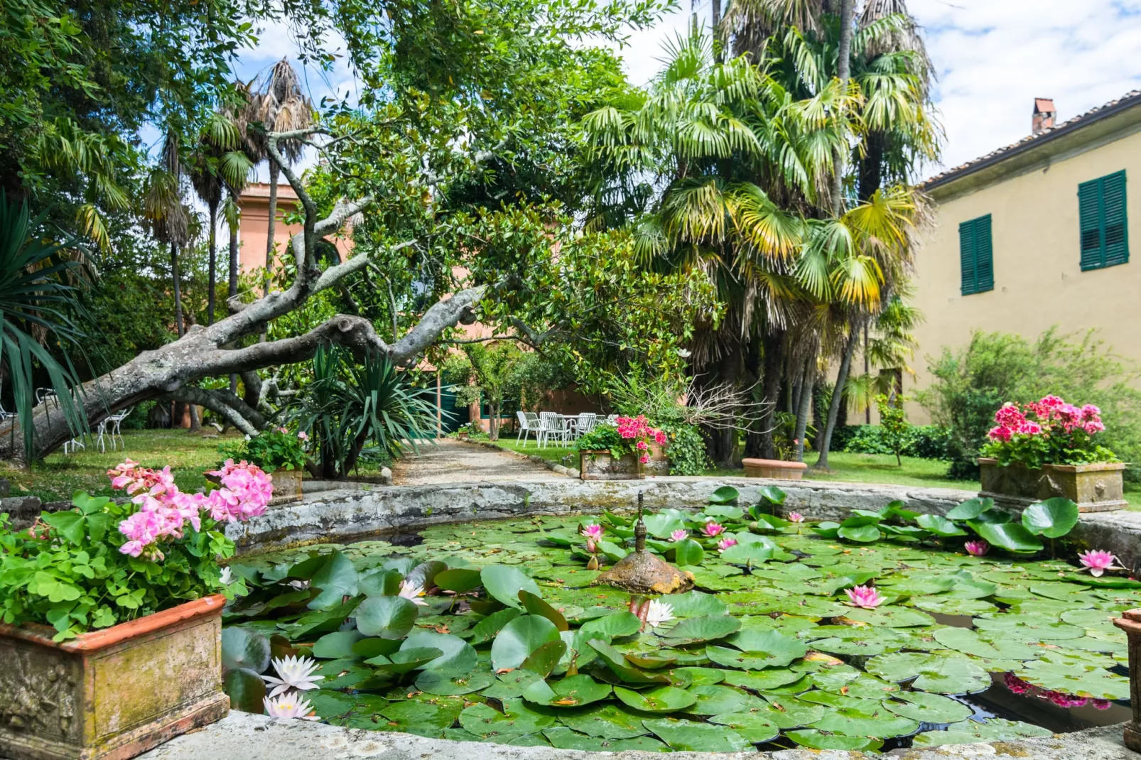 Casa Orcio-Gardens summer