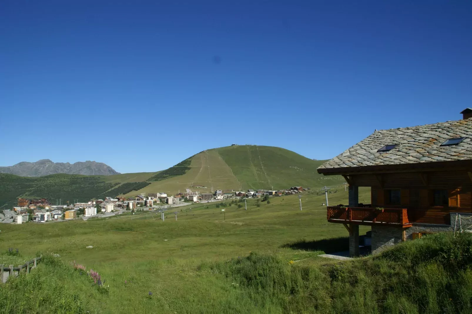 Les Chalets de l'Altiport 1-View summer