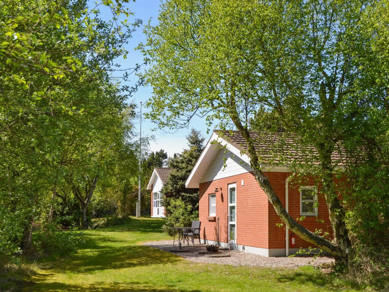 "Gwen" - 2.7km from the sea-Inside
