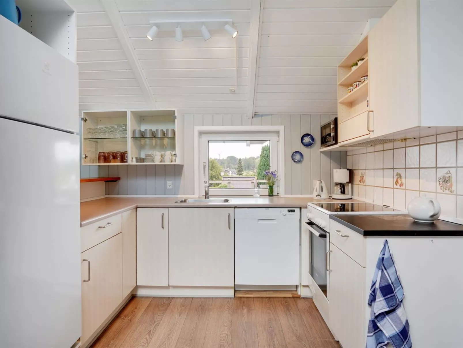 "Petrus" - 750m from the sea-Drinnen