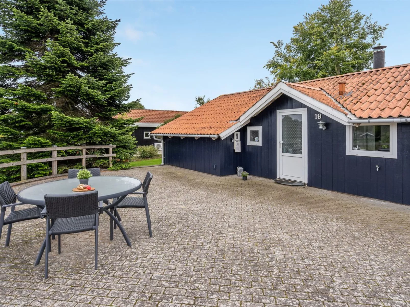 "Petrus" - 750m from the sea-Draußen