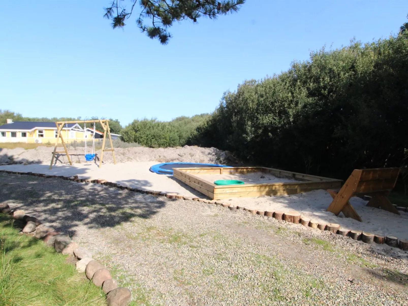 "Julie" - 1.5km from the sea-Outside