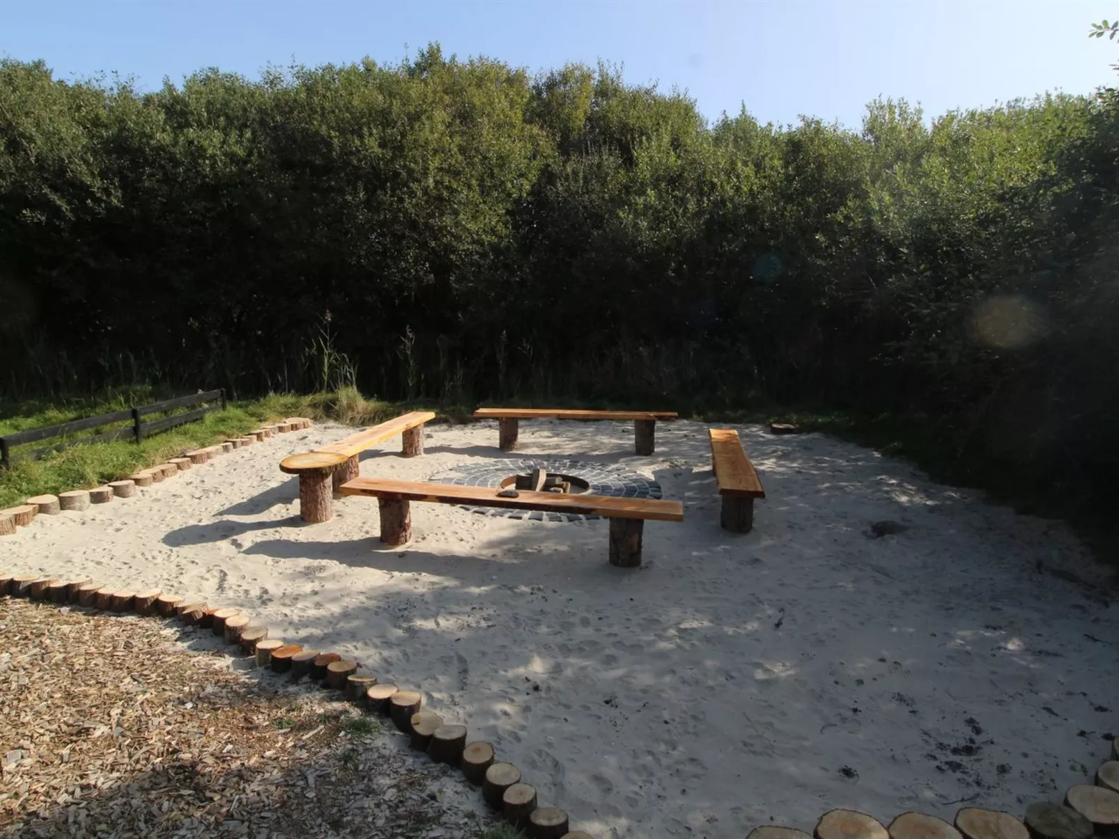 "Julie" - 1.5km from the sea-Outside