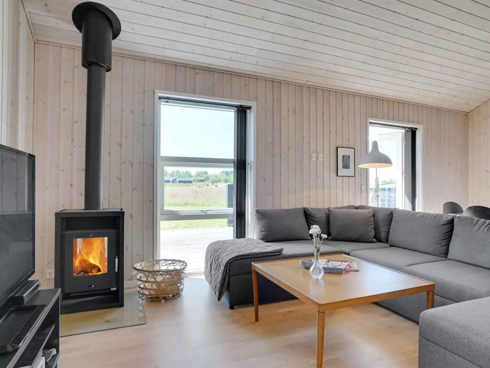 "Elenore" - 900m from the sea-Inside