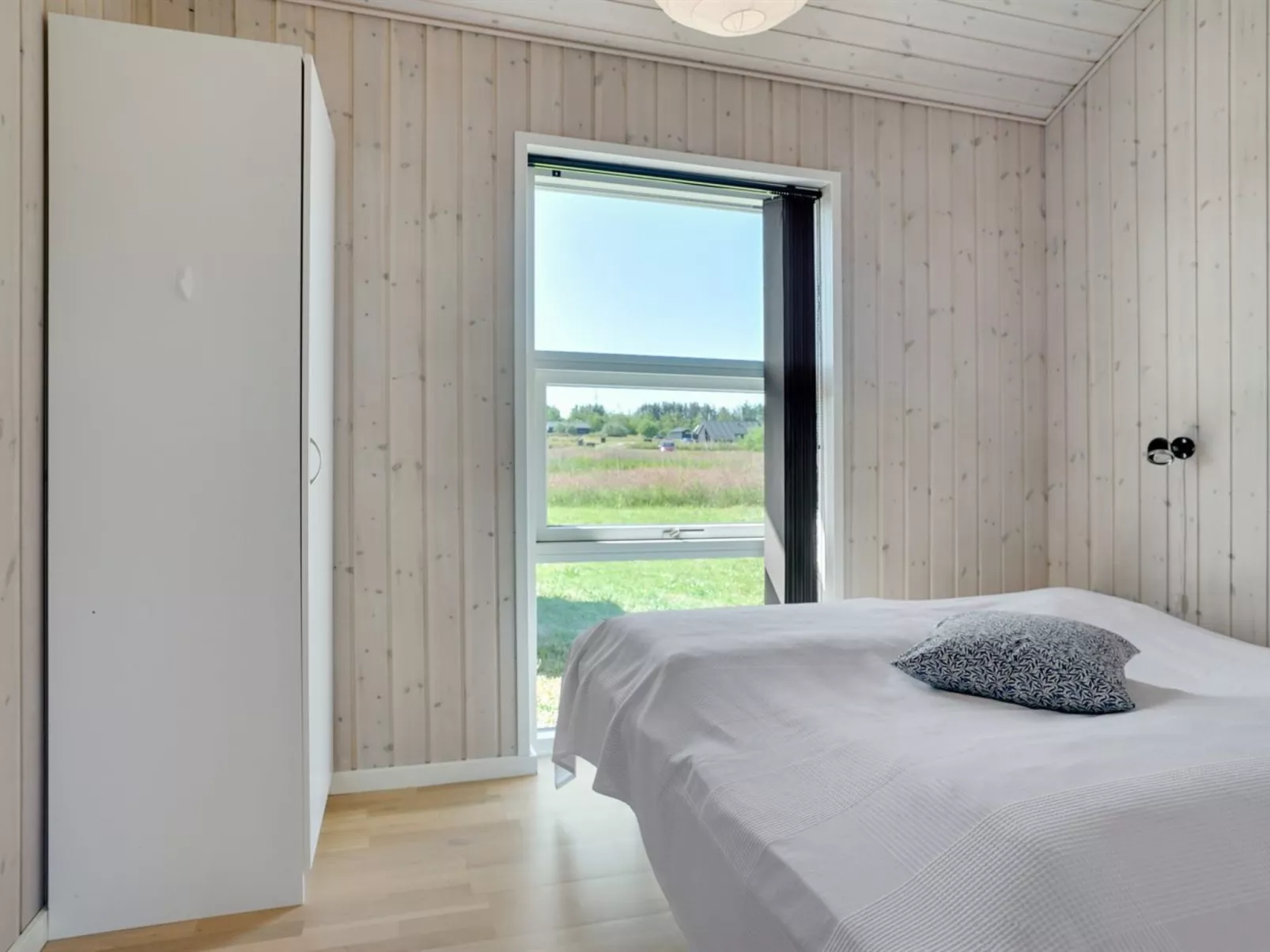 "Elenore" - 900m from the sea-Outside
