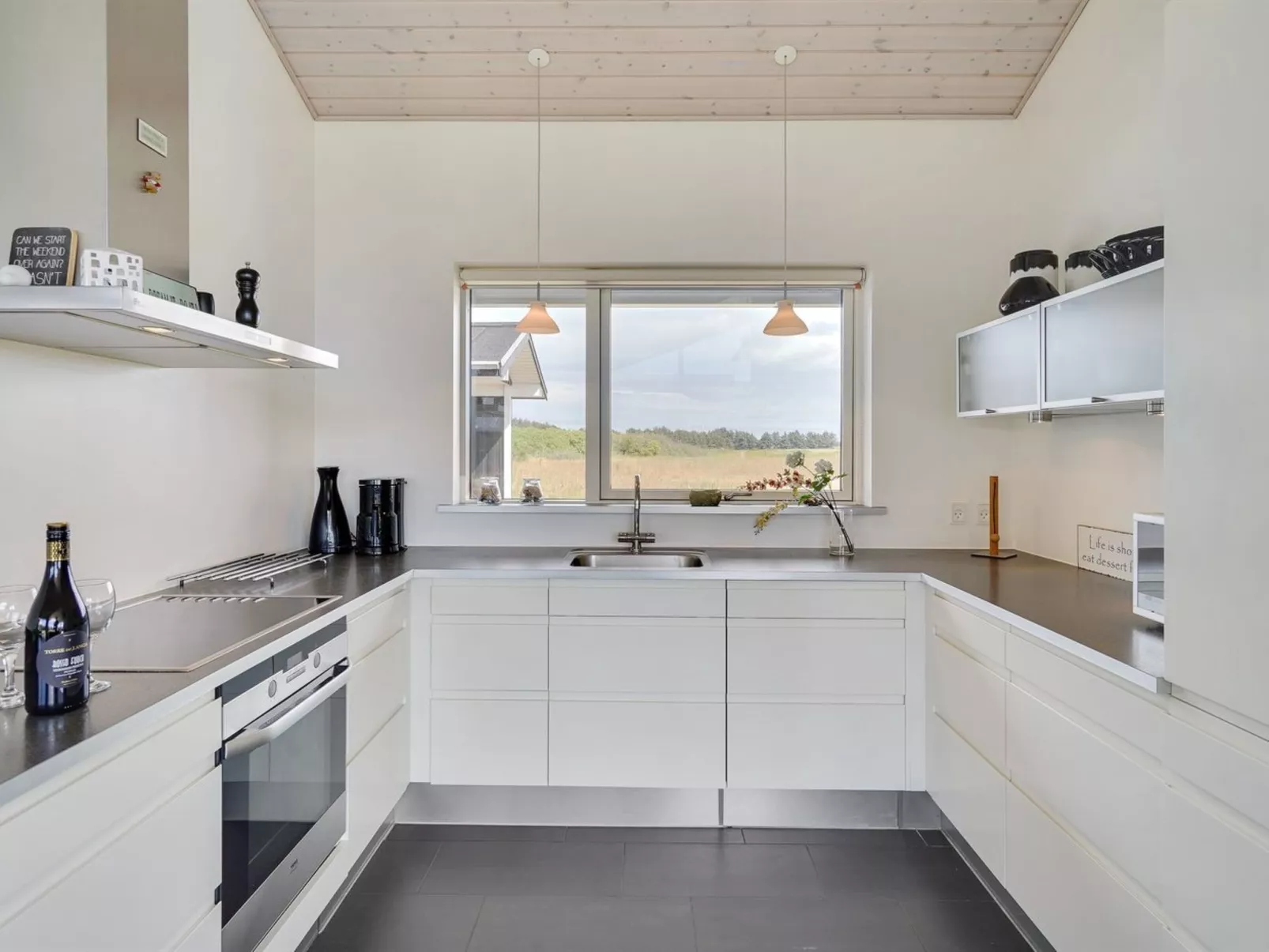 "Meino" - 1.4km from the sea-Inside
