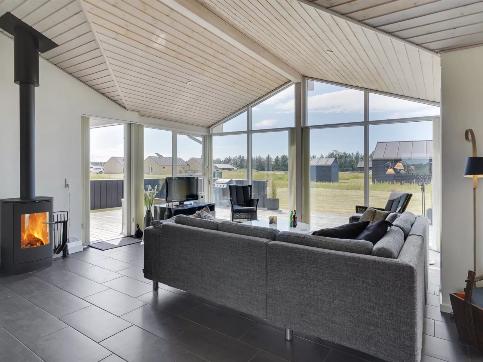 "Meino" - 1.4km from the sea-Inside
