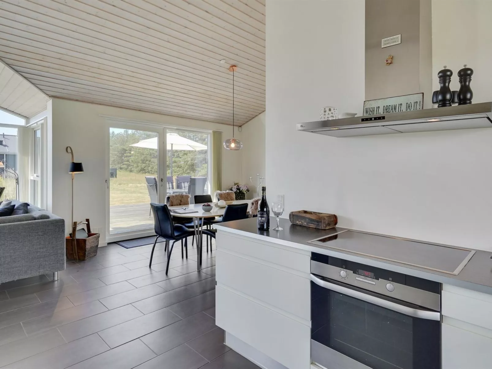 "Meino" - 1.4km from the sea-Inside