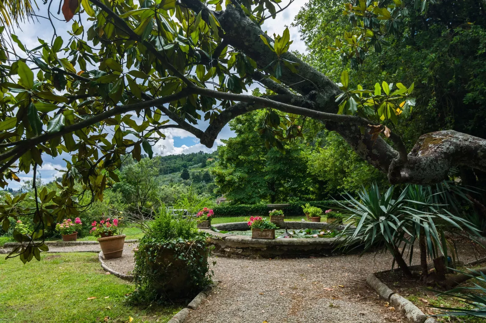 Casa La Fioraia-Gardens summer