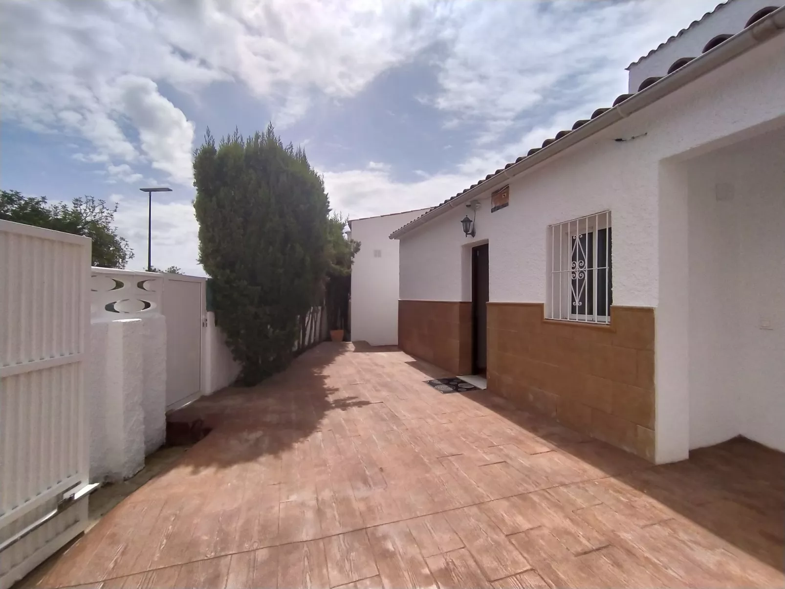 Las Islas-Outside