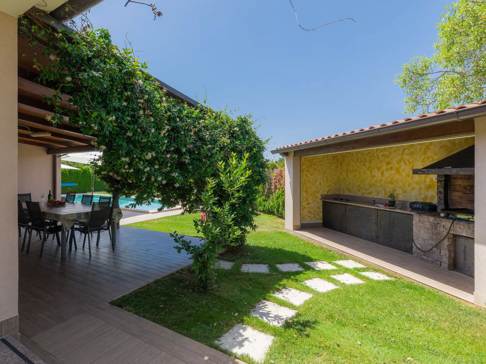 Villa Vela-Draußen