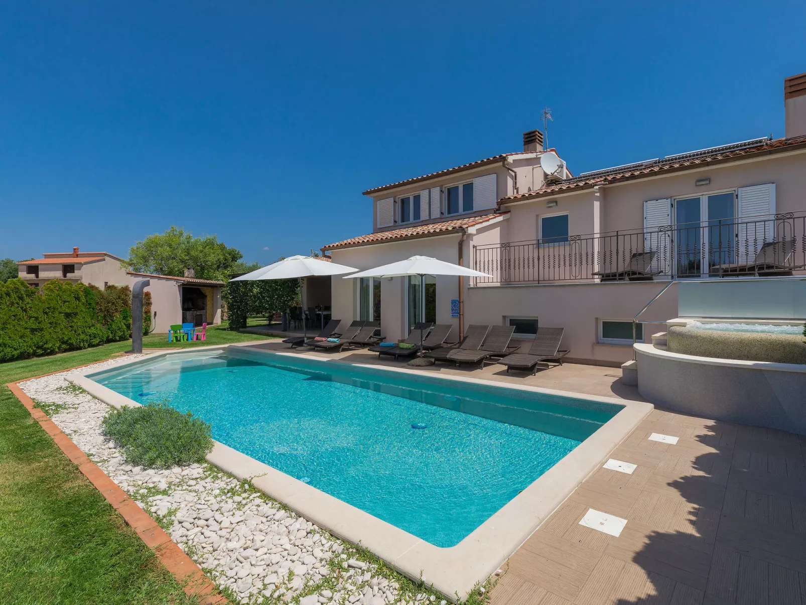 Villa Vela-Draußen