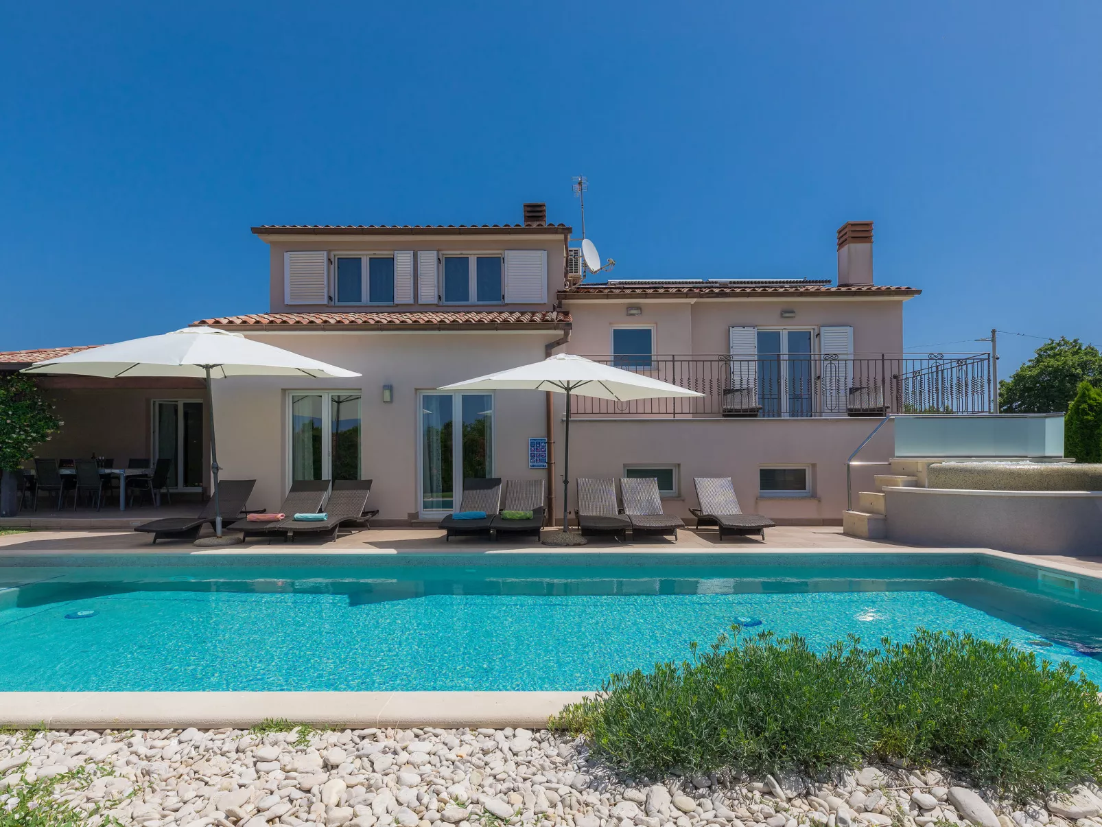 Villa Vela-Draußen