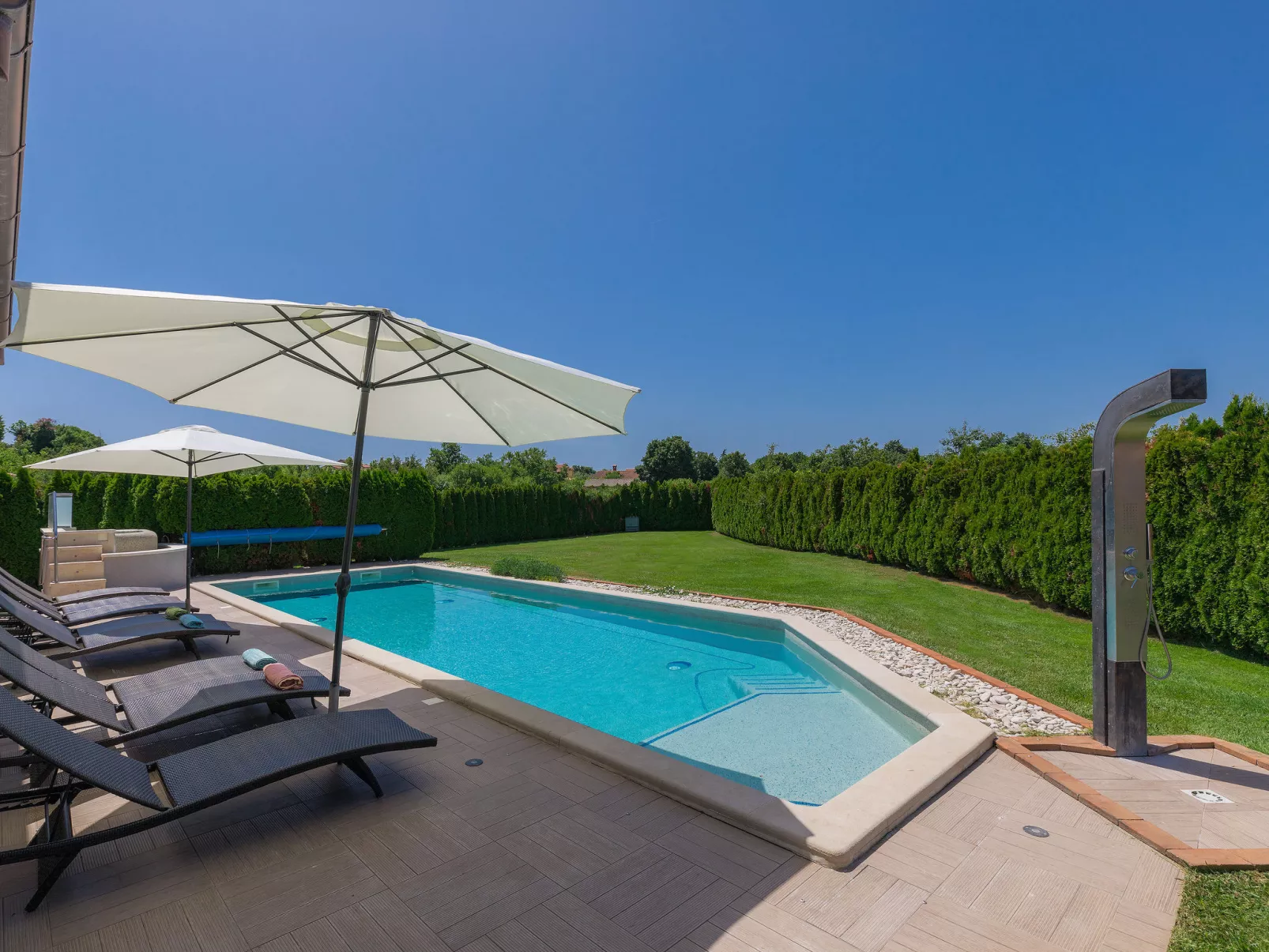 Villa Vela-Draußen