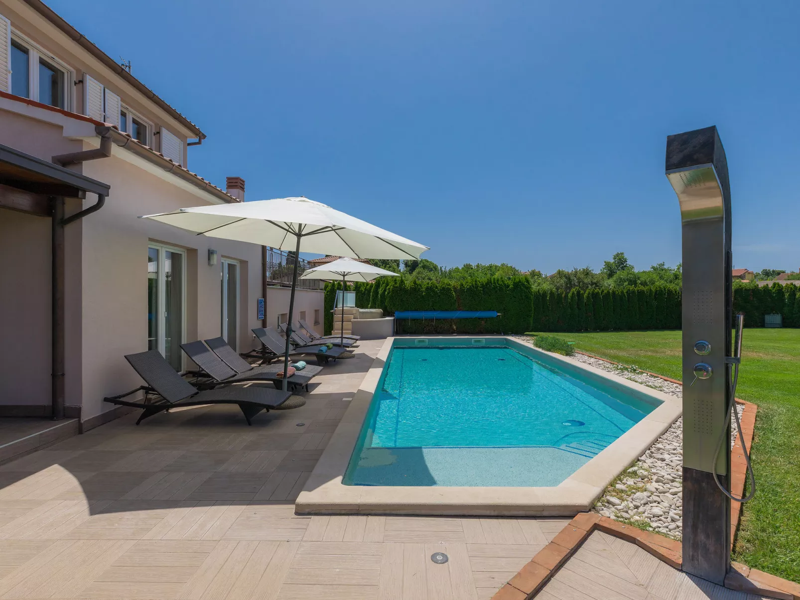 Villa Vela-Draußen